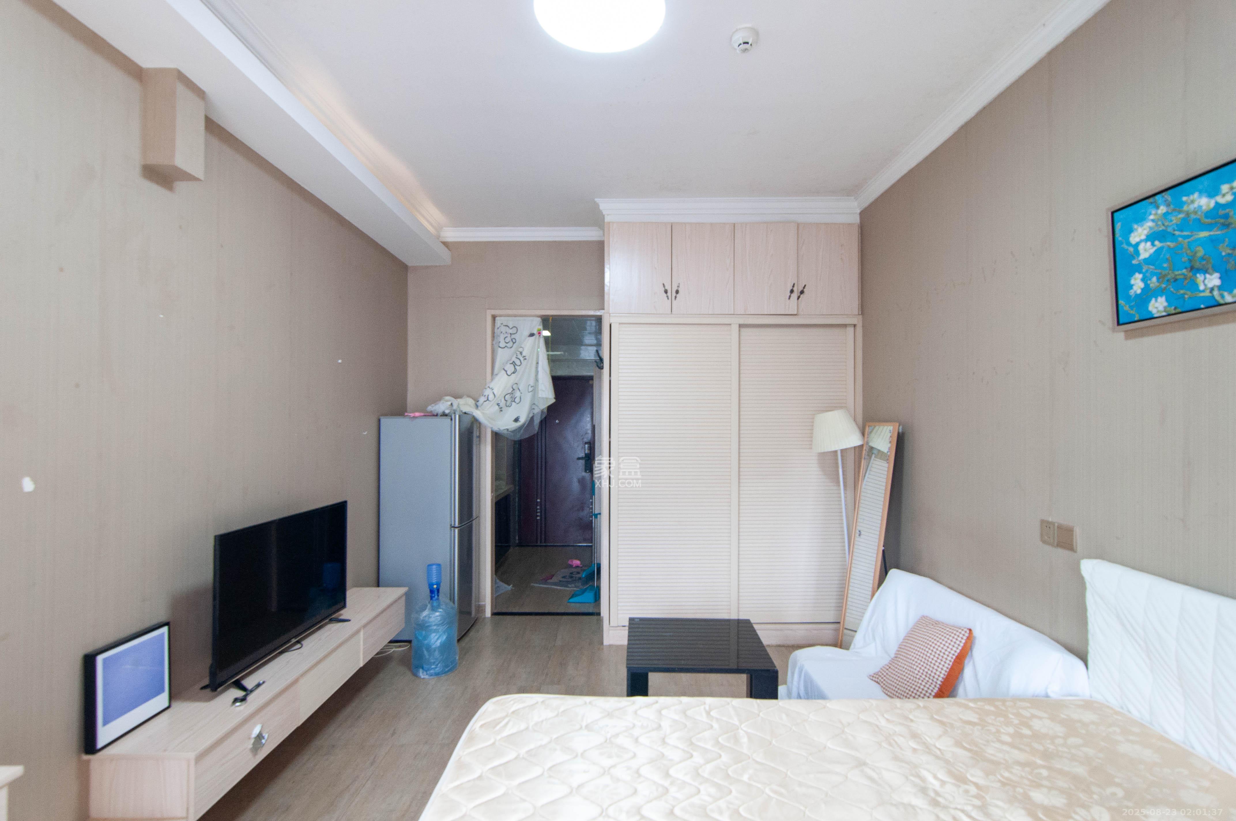 达美D6区  1室1厅1卫    20.0万客厅