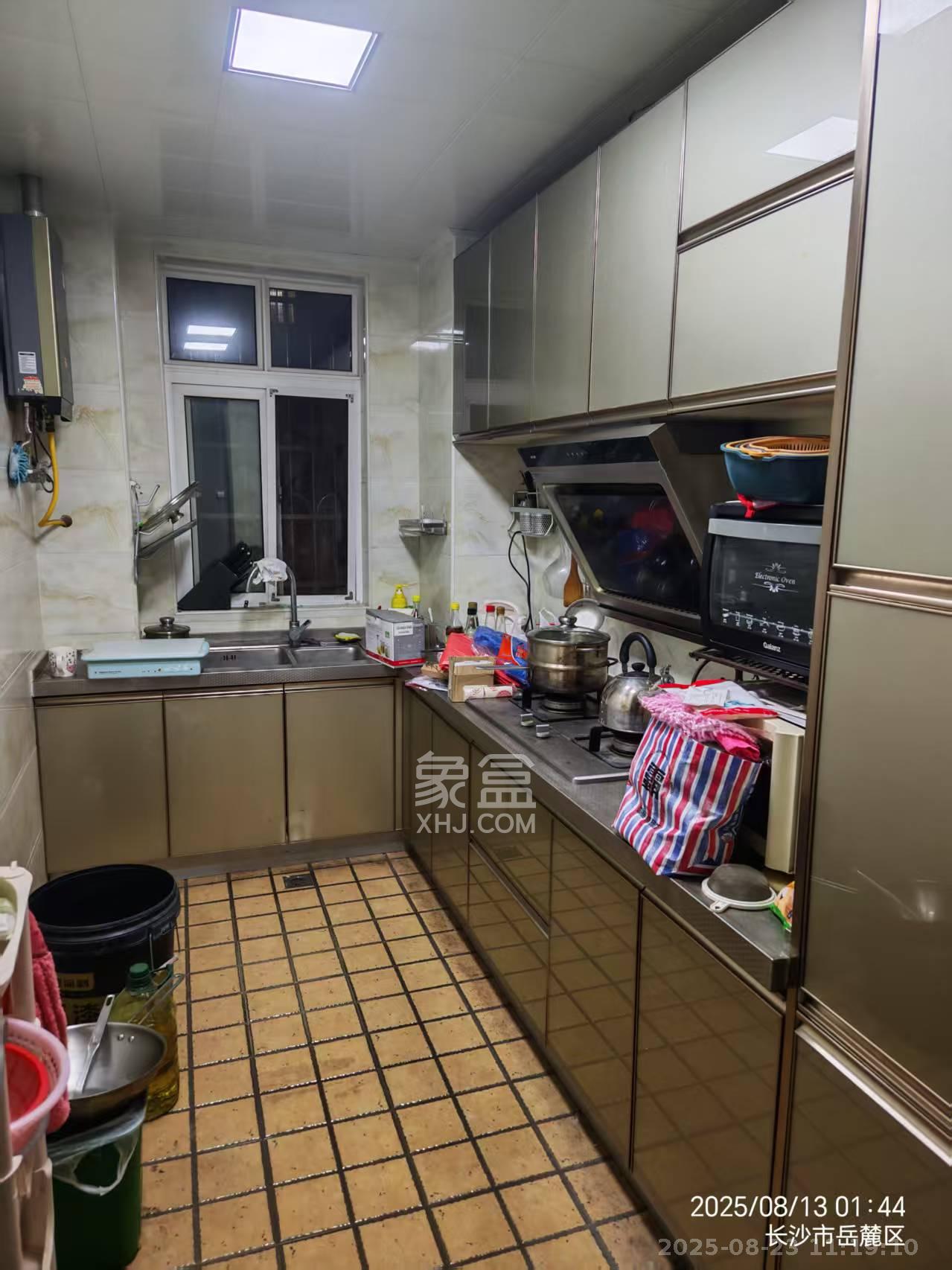 洋湖景园  4室2厅1卫    2800.0元/月室内图