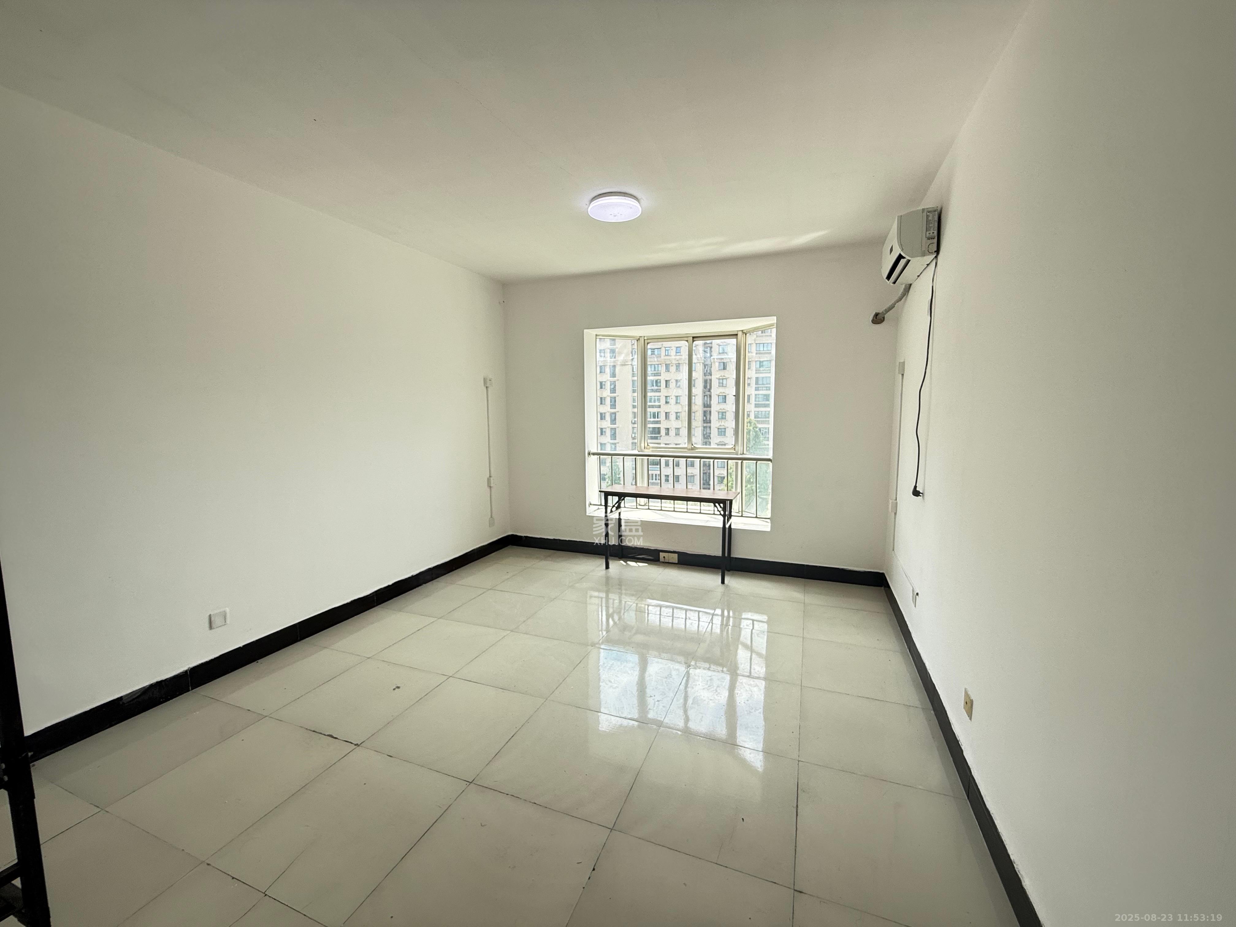 怡人园小区 4室2厅2卫 2600.0元/月 怡人园小区 4室2厅2卫 2600.0元/月室内图