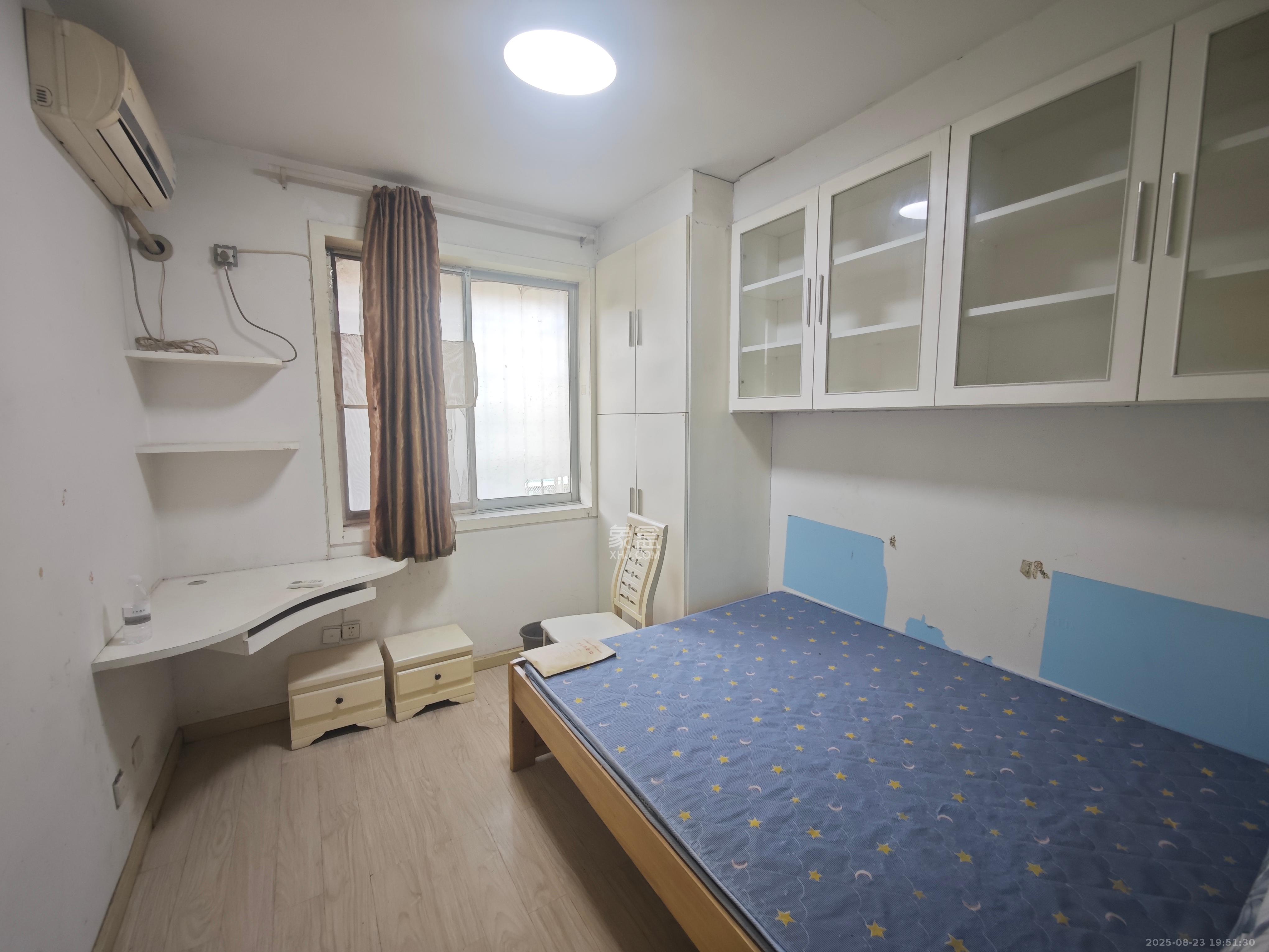 红叶山庄  3室2厅2卫    2500.0元/月 红叶山庄  3室2厅2卫    2500.0元/月室内图