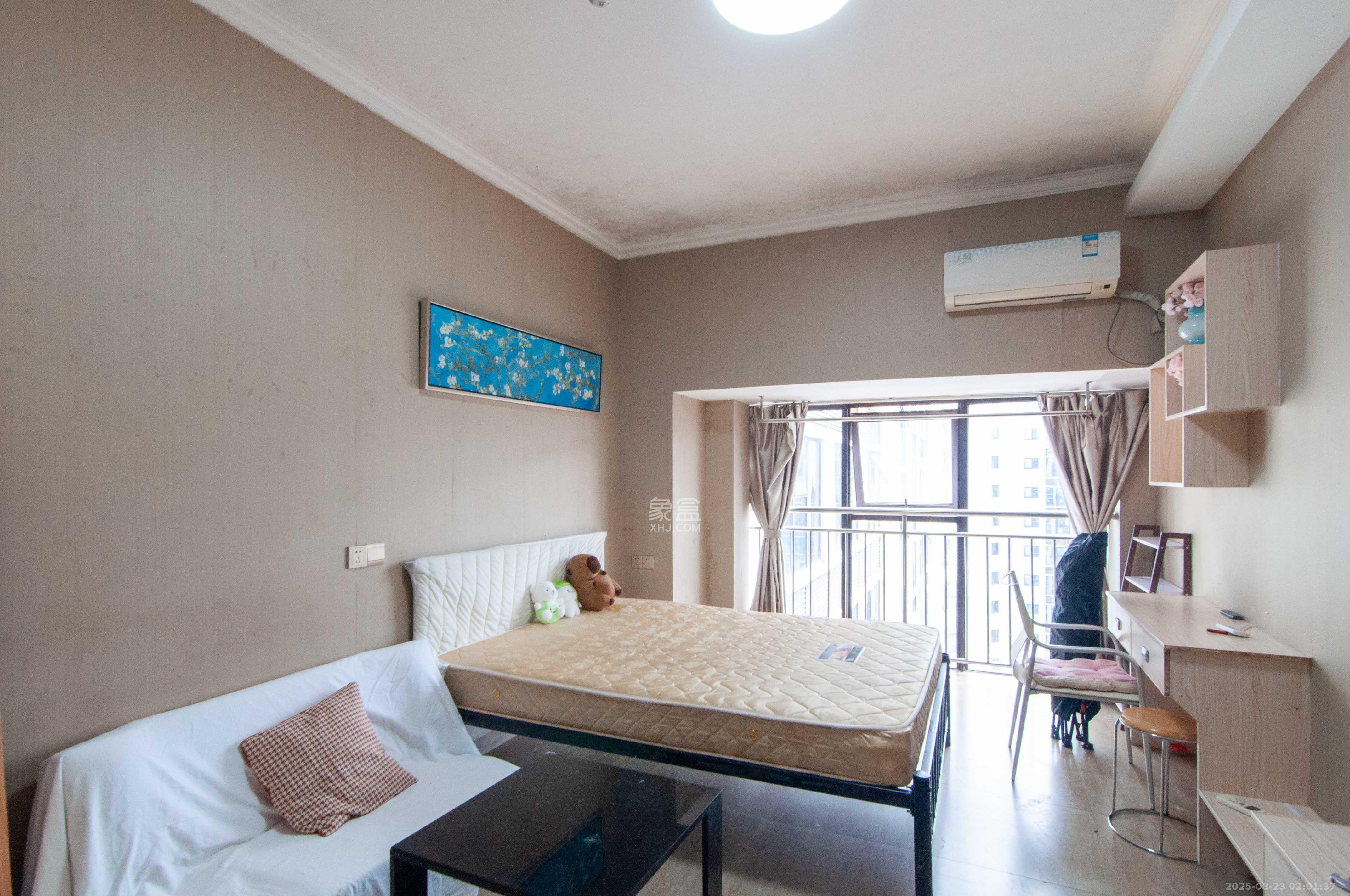 达美D6区  1室1厅1卫    20.0万客厅