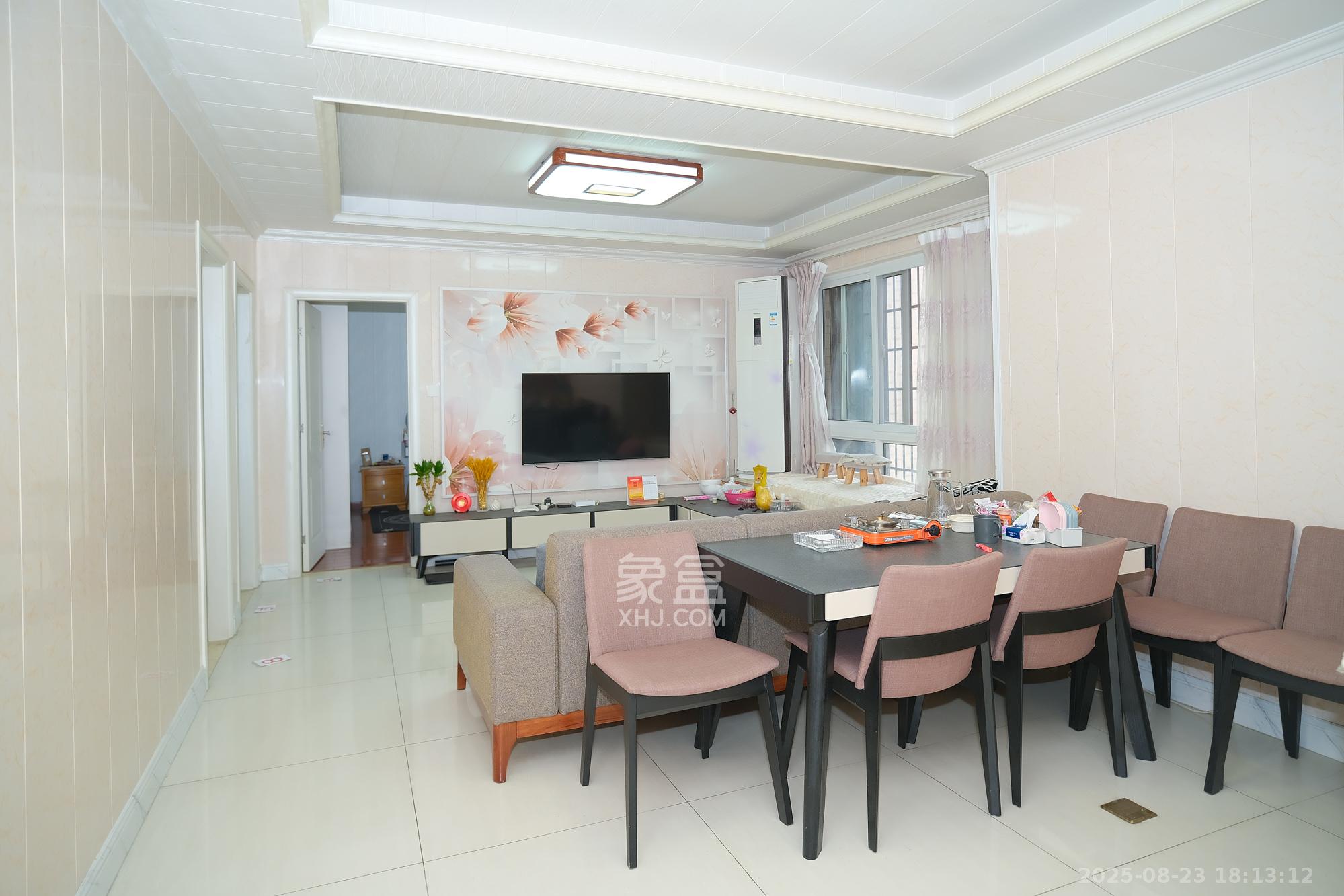 山水湾  3室2厅1卫    72.0万客厅