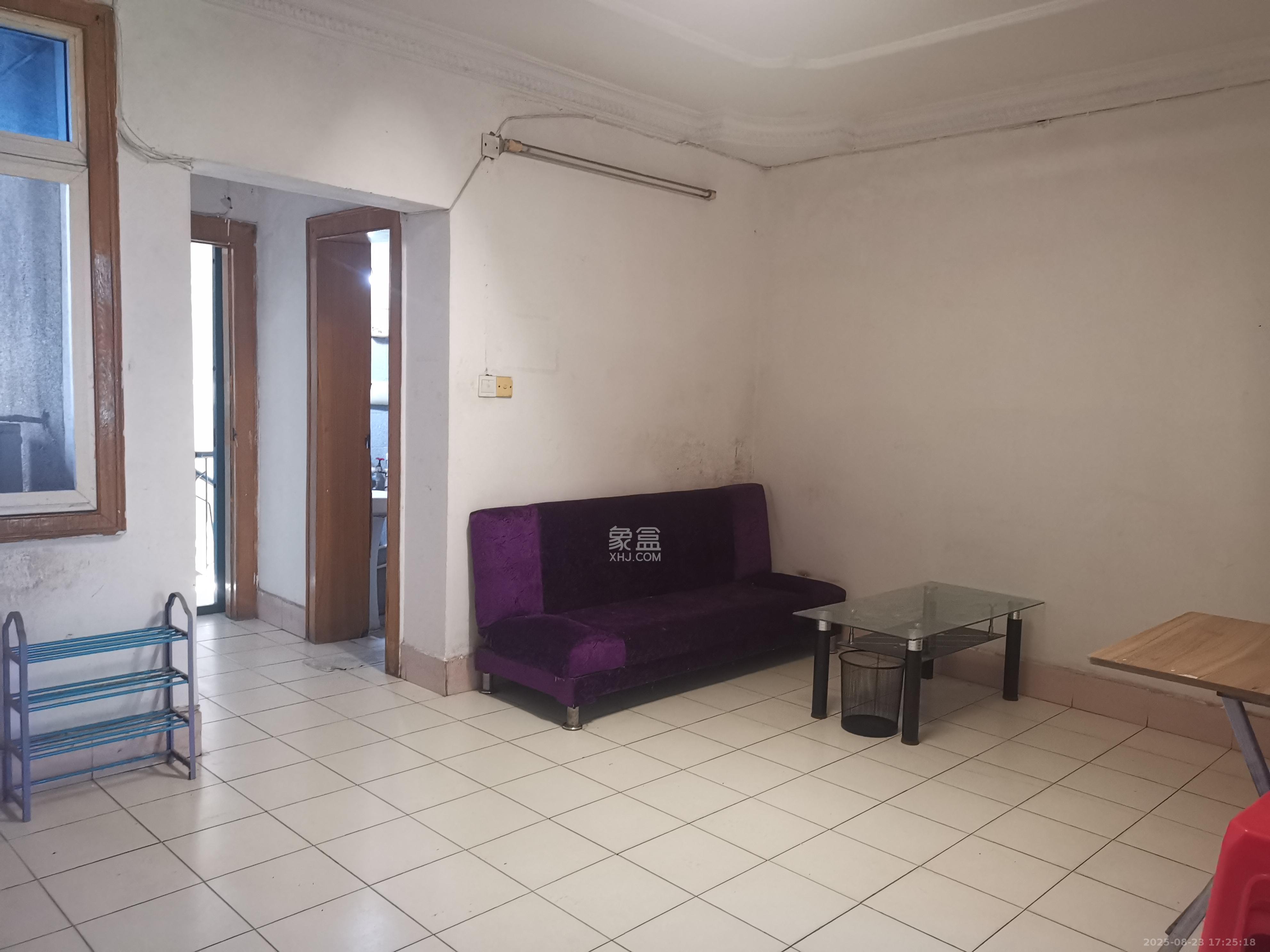 自然小区 3室2厅1卫 1600.0元/月 自然小区 3室2厅1卫 1600.0元/月室内图