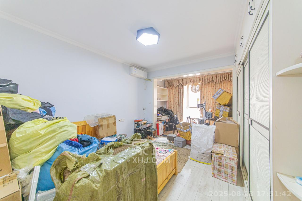 鑫远和城(一、二期) 5室2厅1卫 2600.0元/月 鑫远和城(一、二期) 5室2厅1卫 2600.0元/月室内图