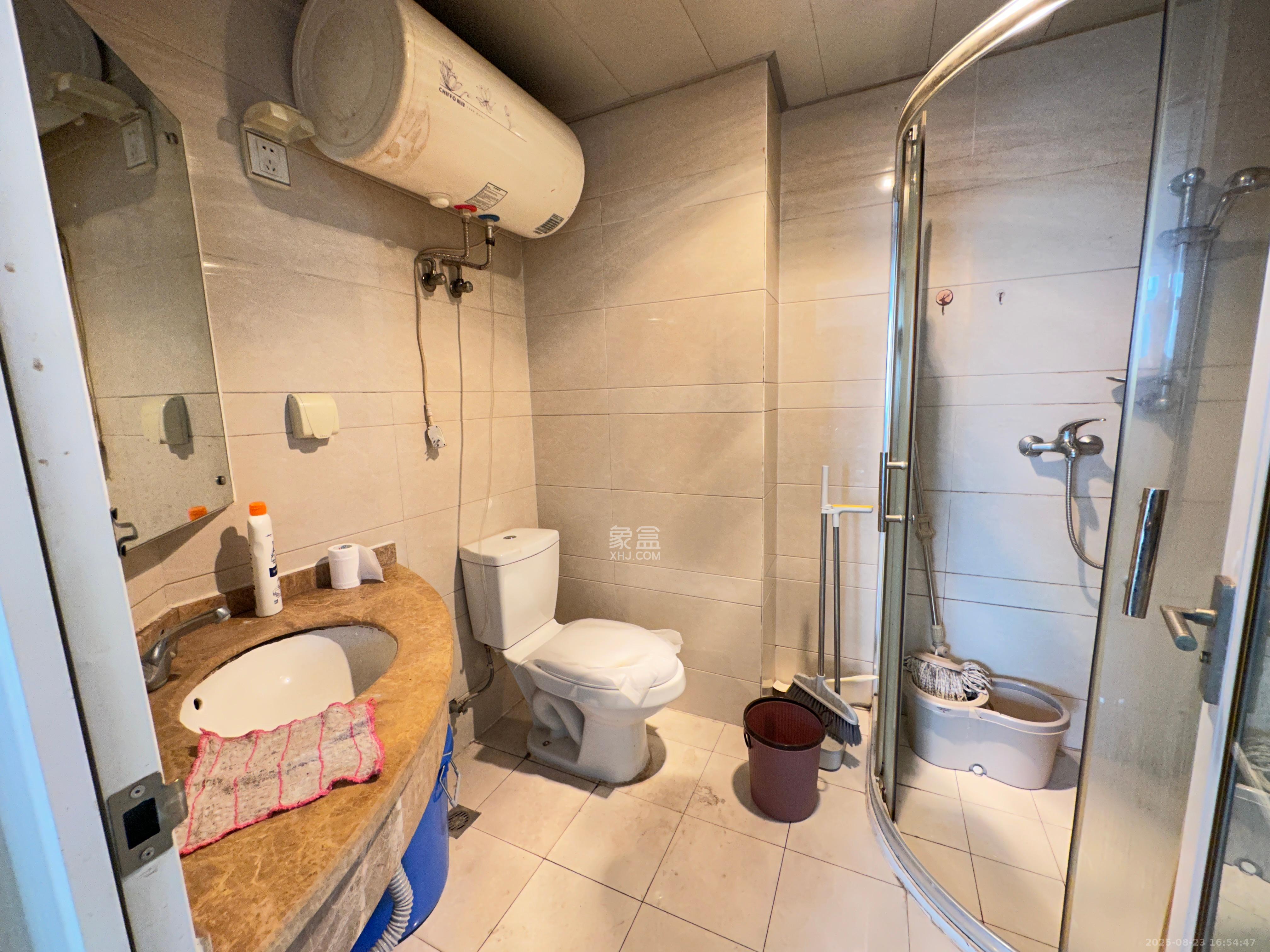 西子一间  2室1厅1卫    2200.0元/月室内图