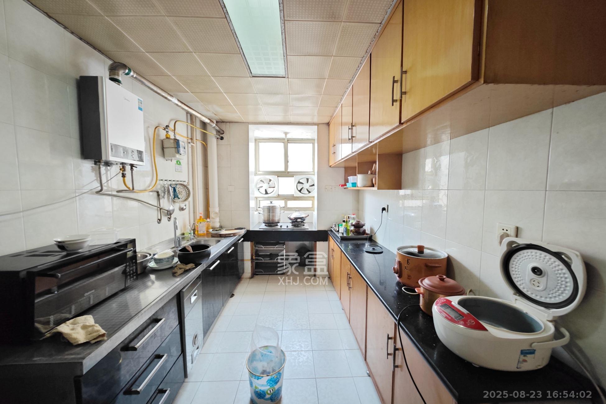 地税五分局小区  3室2厅2卫    122.0万厨房