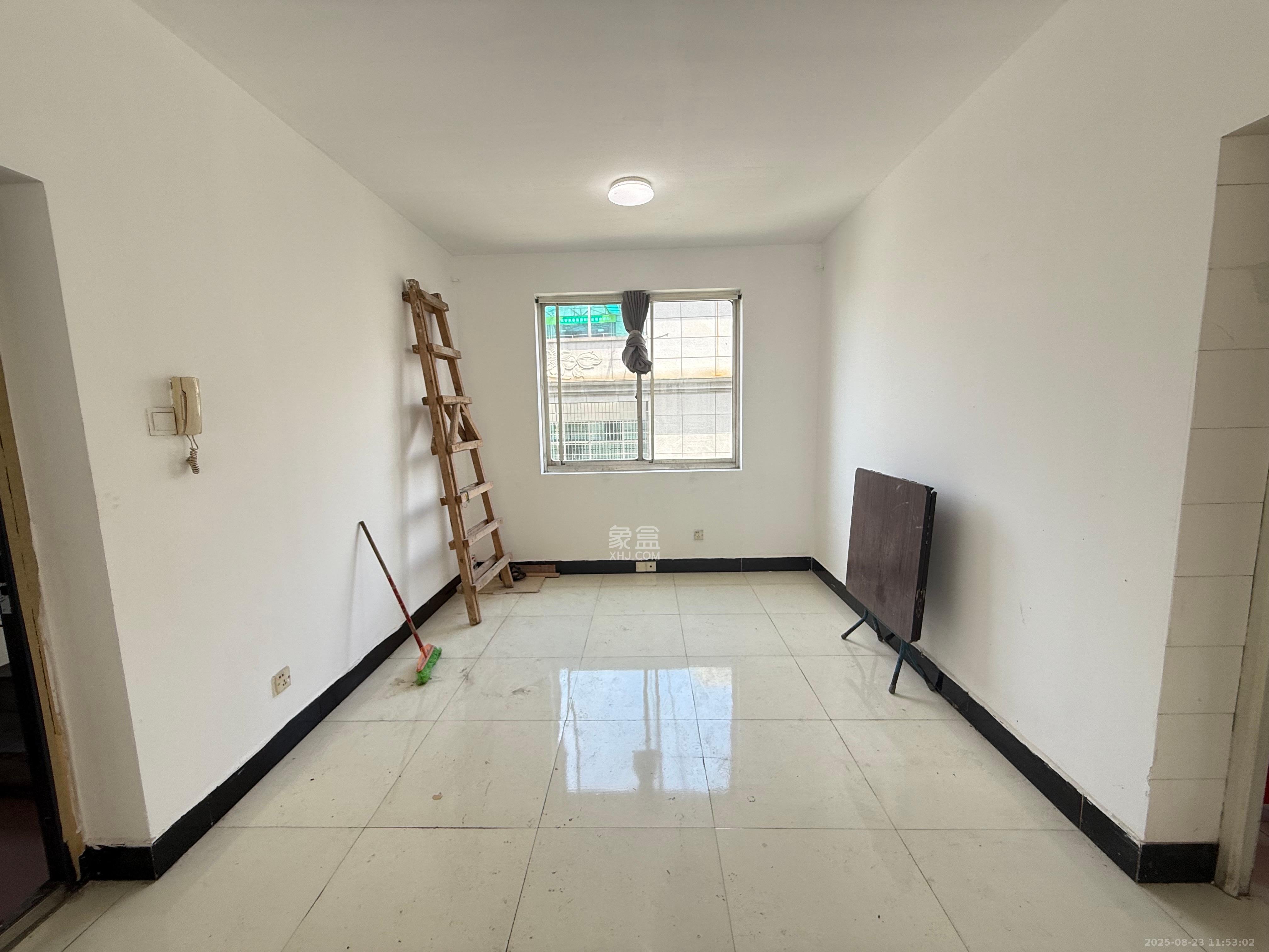 怡人园小区 4室2厅2卫 2600.0元/月 怡人园小区 4室2厅2卫 2600.0元/月室内图