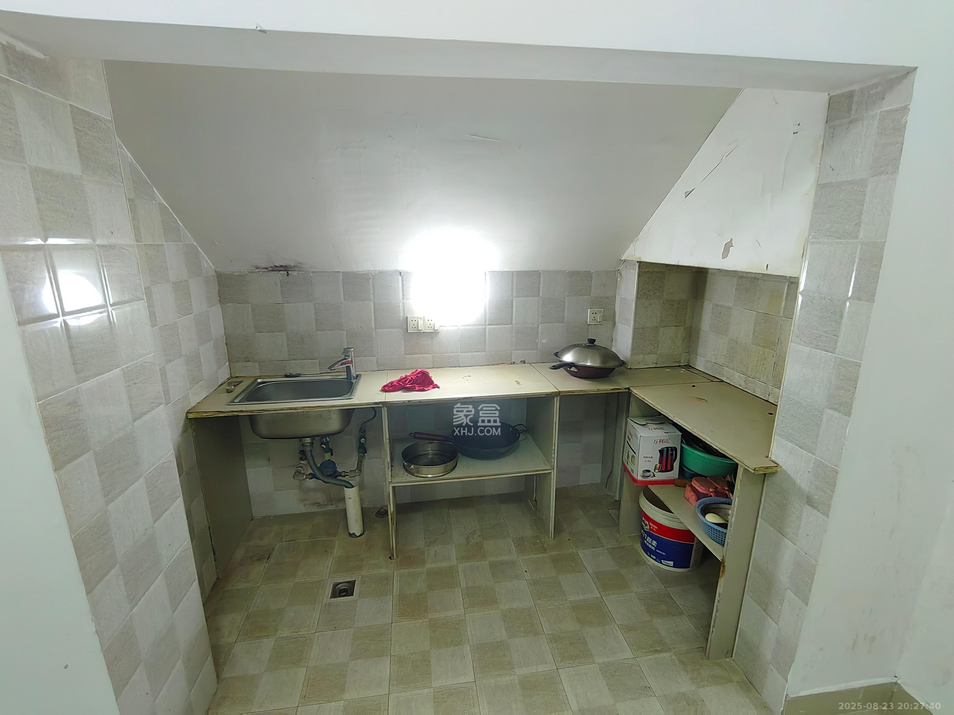 三景华御  1室1厅1卫    800.0元/月 三景华御  1室1厅1卫    800.0元/月室内图