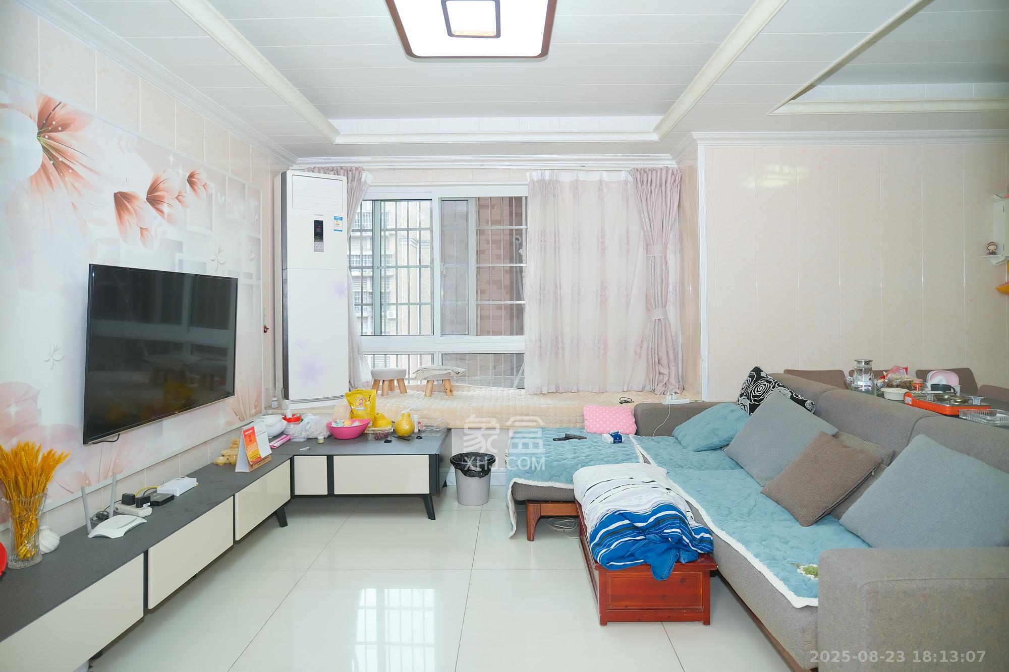 山水湾  3室2厅1卫    72.0万 山水湾  3室2厅1卫    72.0万客厅