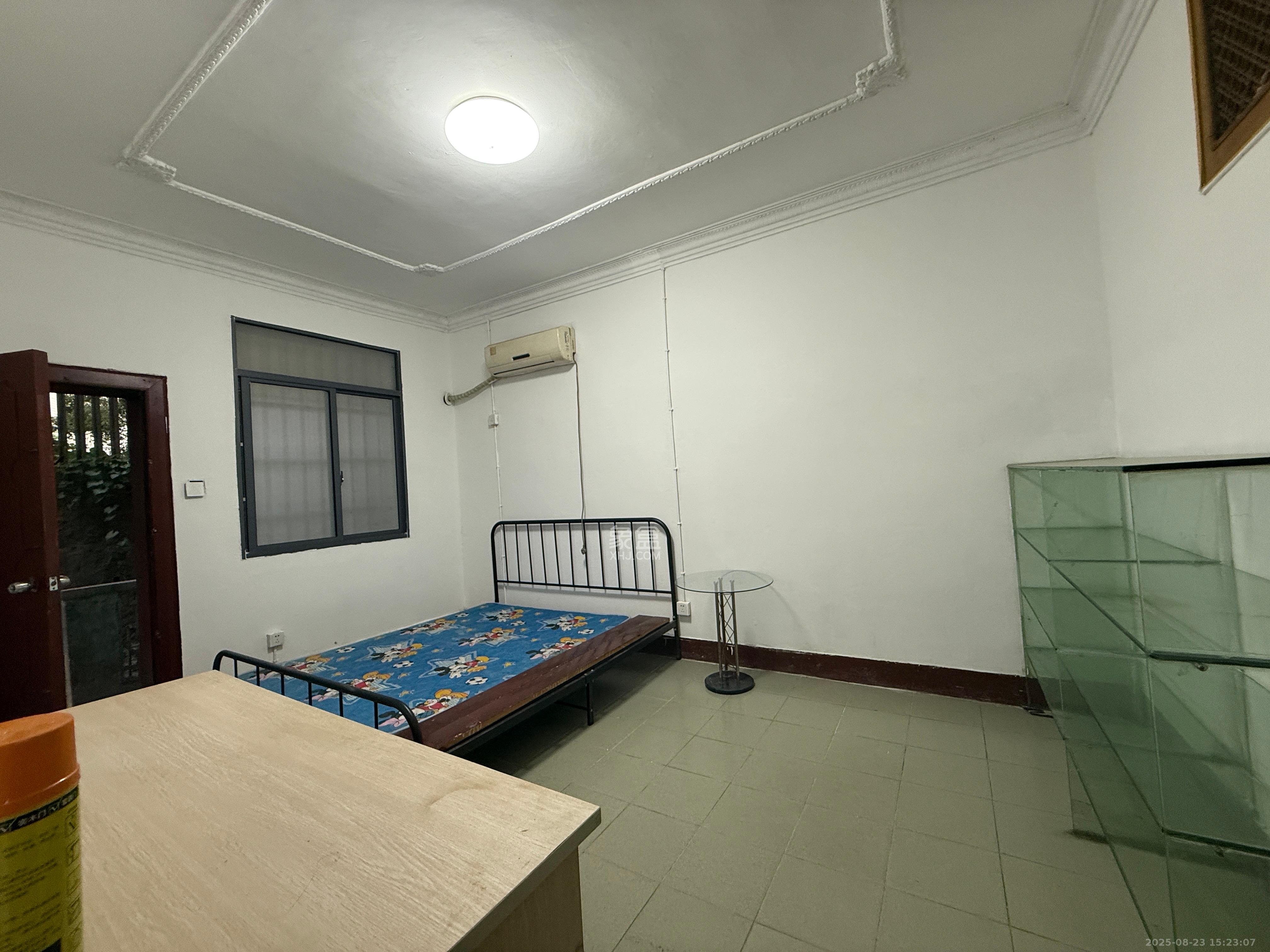 东二环黄兴医院宿舍（长峰医院宿舍、湘城医院）  3室1厅1卫    1800.0元/月室内图