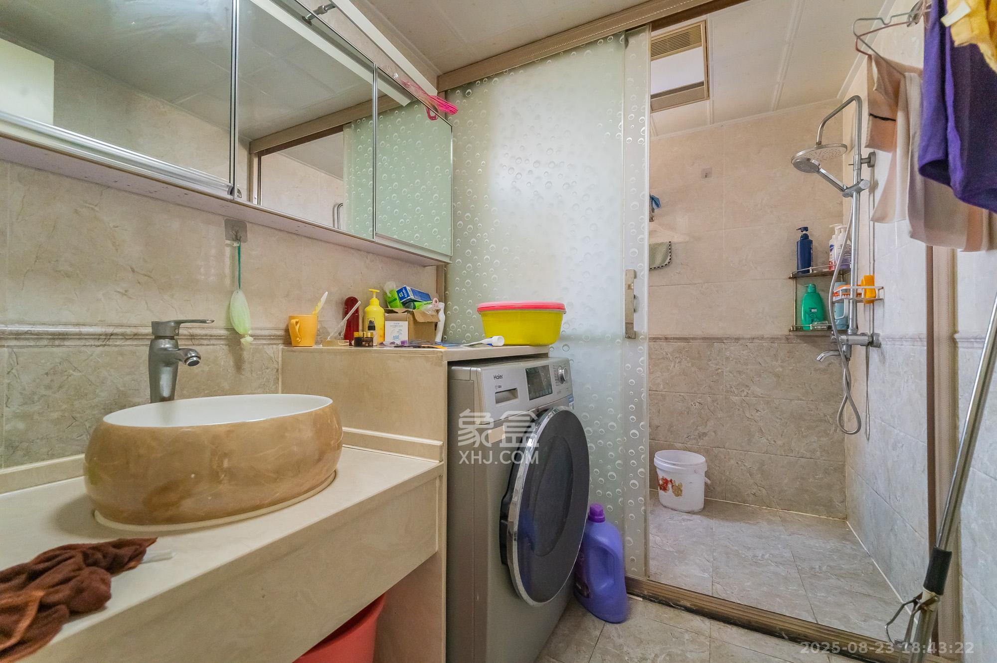 MOMA当代广场  4室2厅1卫    75.88万 MOMA当代广场  4室2厅1卫    75.88万卫生间