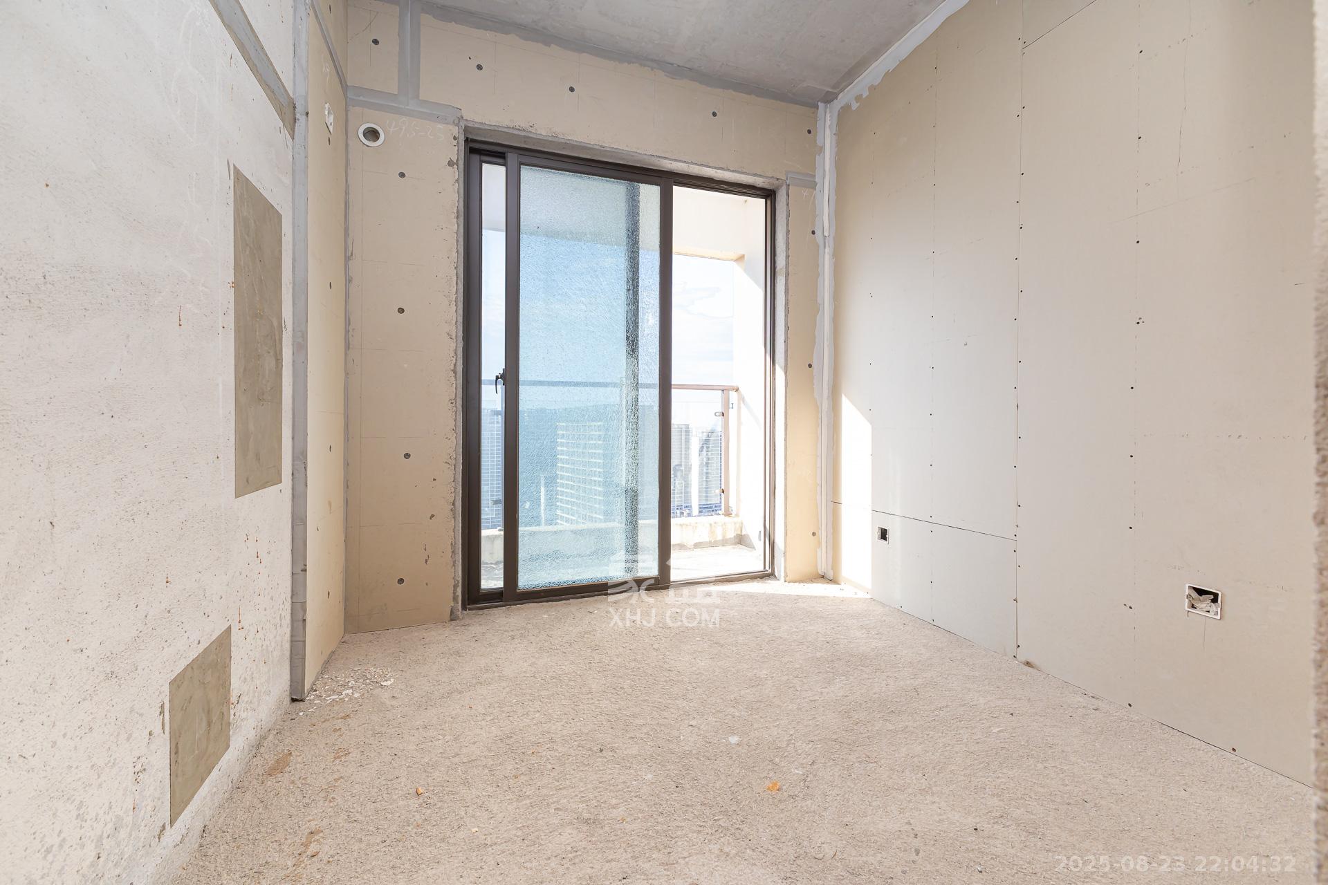 润和湘江天地C区  4室2厅2卫    206.0万卧室