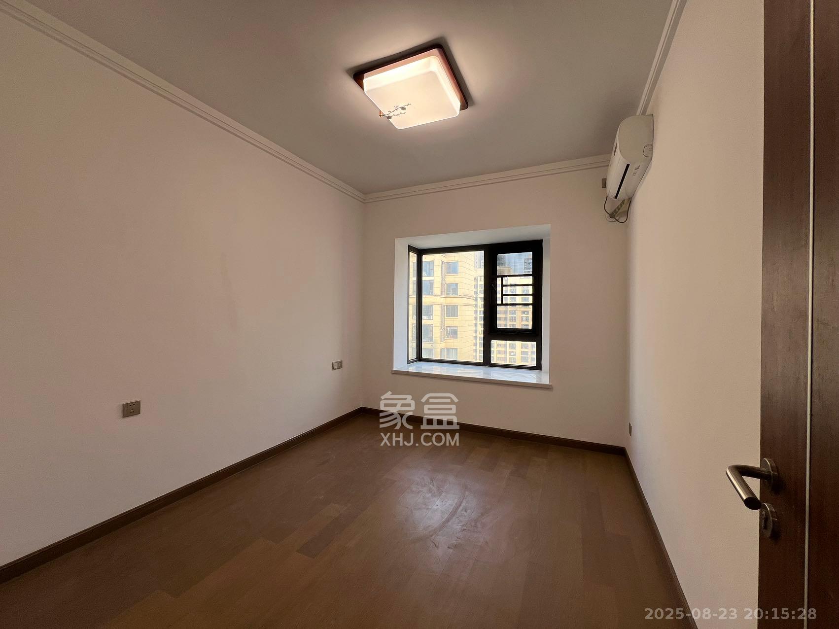 阳光城尚东湾蓝莓苑  4室2厅2卫    3000.0元/月 阳光城尚东湾蓝莓苑  4室2厅2卫    3000.0元/月室内图