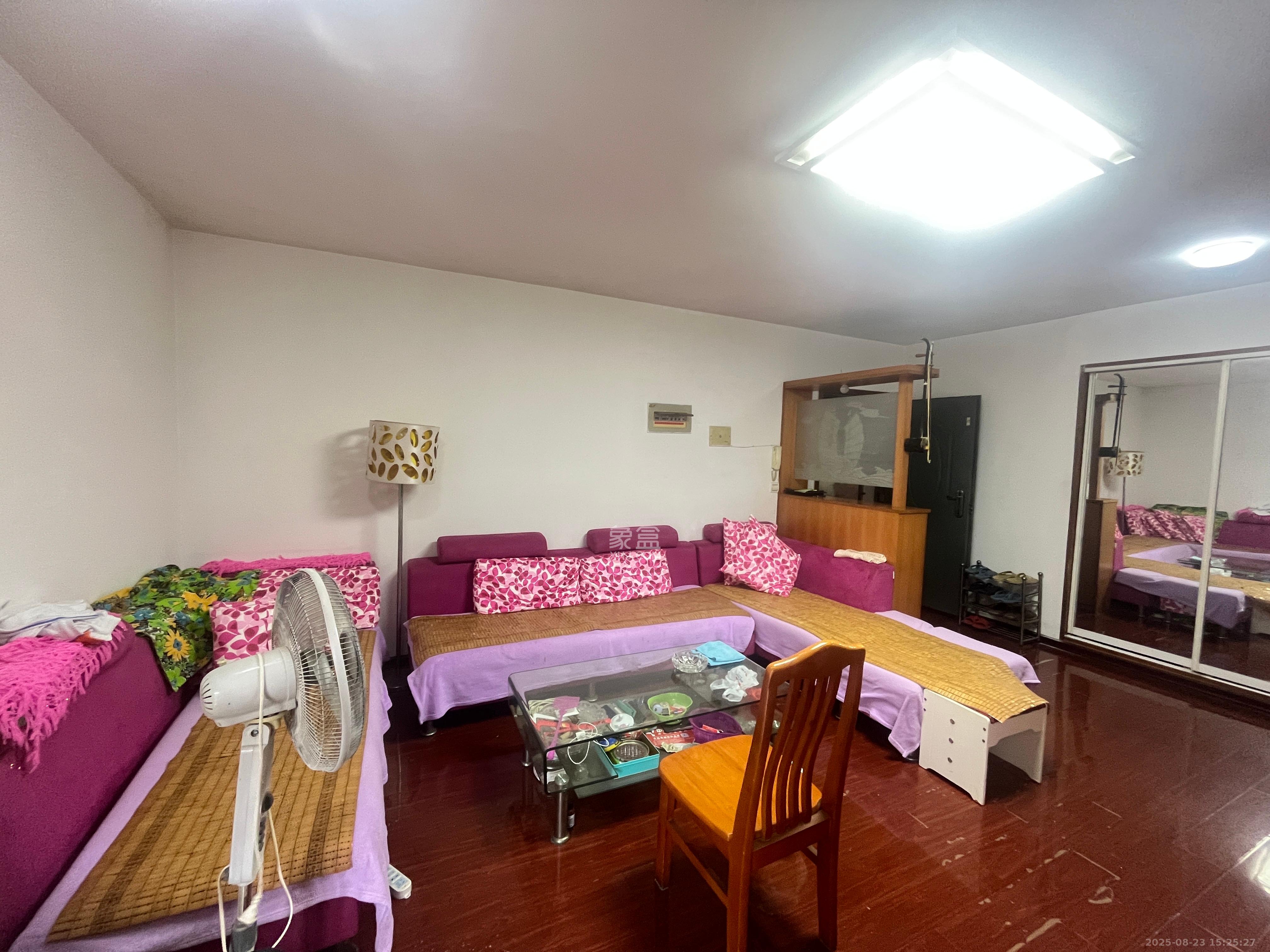 中国铝业单位宿舍 3室2厅2卫 3000.0元/月 中国铝业单位宿舍 3室2厅2卫 3000.0元/月室内图