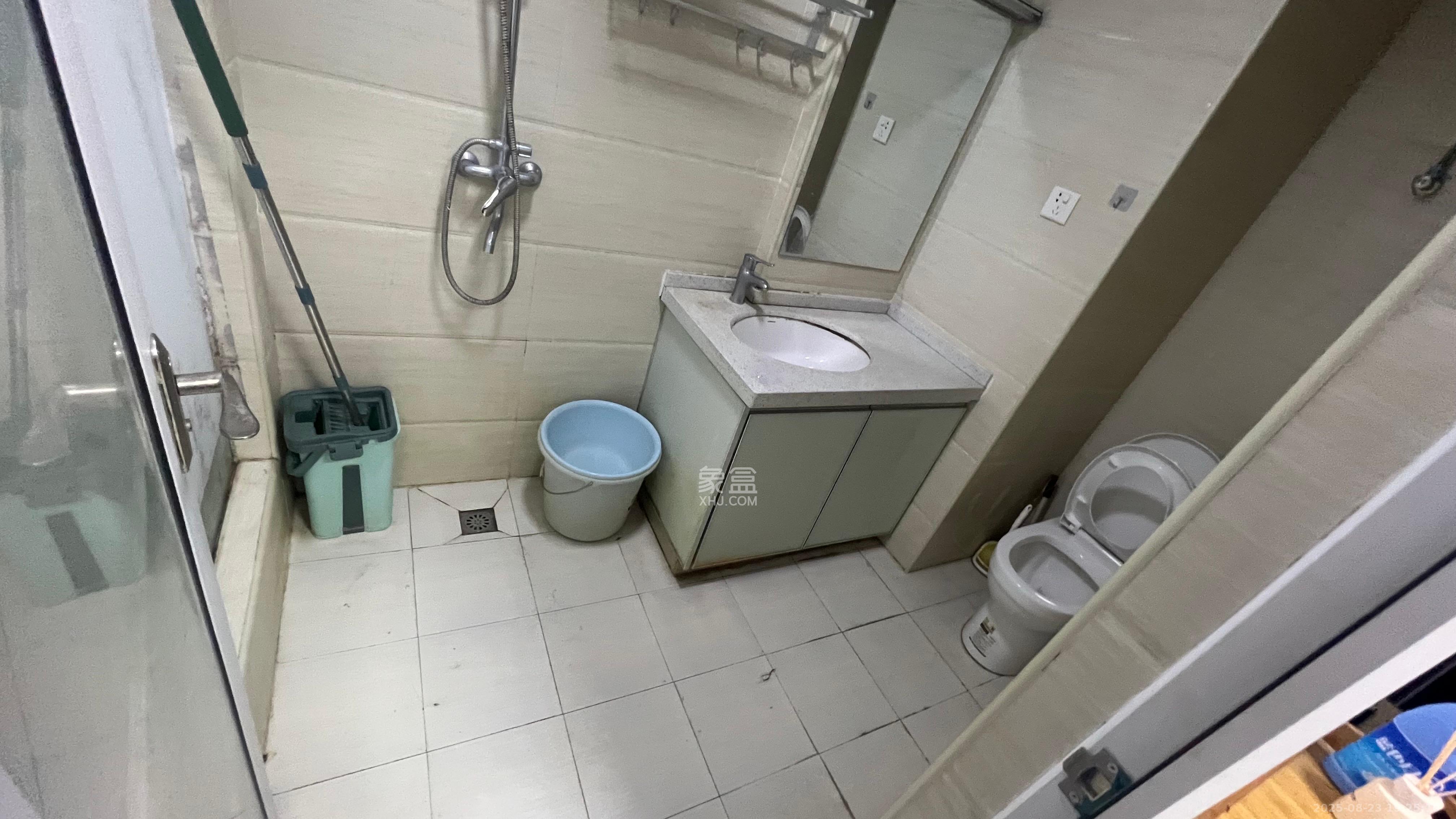 华侨假日中心（晟华苑）  1室1厅1卫    1500.0元/月室内图