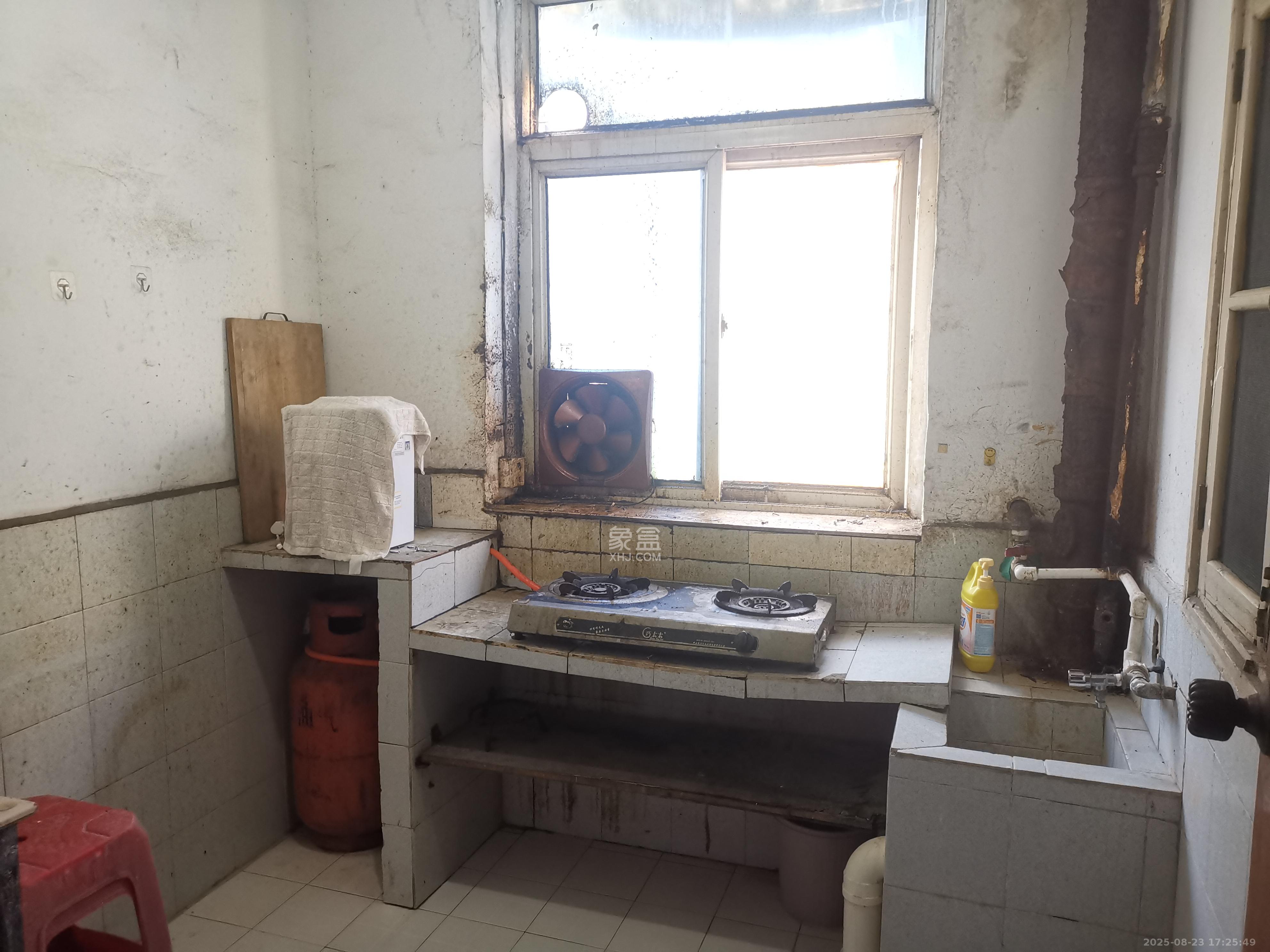 自然小区 3室2厅1卫 1600.0元/月 自然小区 3室2厅1卫 1600.0元/月室内图