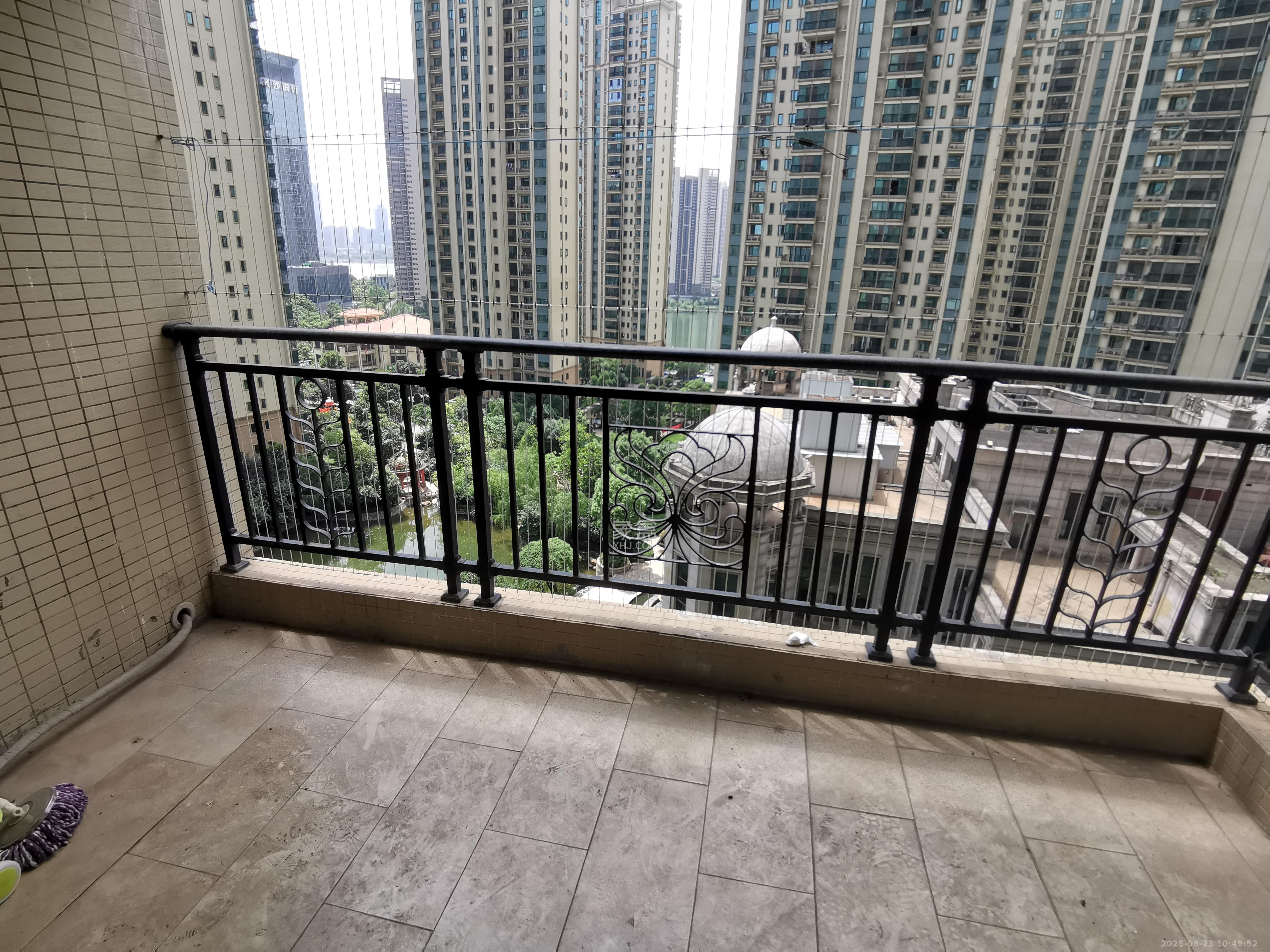 恒大御景湾 3室2厅2卫 3500.0元/月 恒大御景湾 3室2厅2卫 3500.0元/月室内图