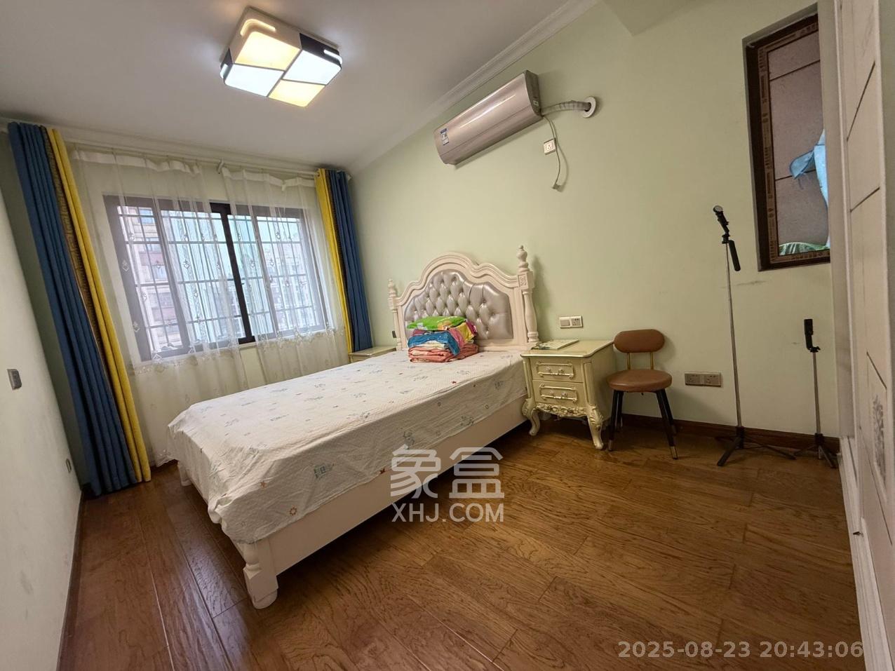 东方美地  4室2厅1卫   2700.00元/月室内图