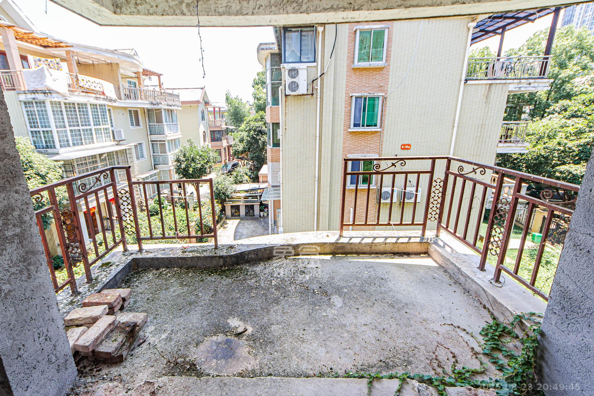 长泰豪园  5室3厅3卫    455.0万阳台