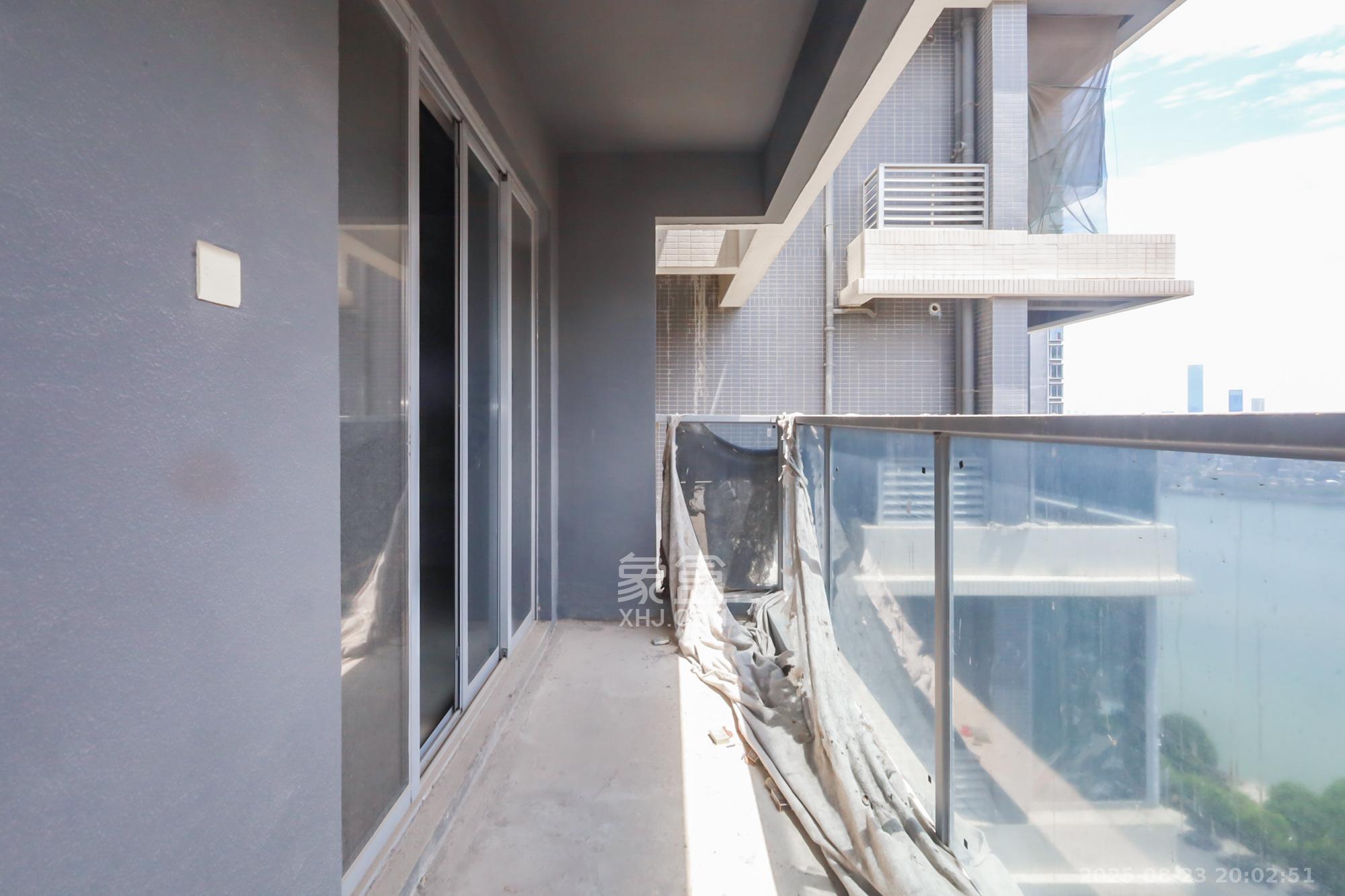 保利天禧C区 4室2厅2卫 235.0万 保利天禧C区 4室2厅2卫 235.0万阳台