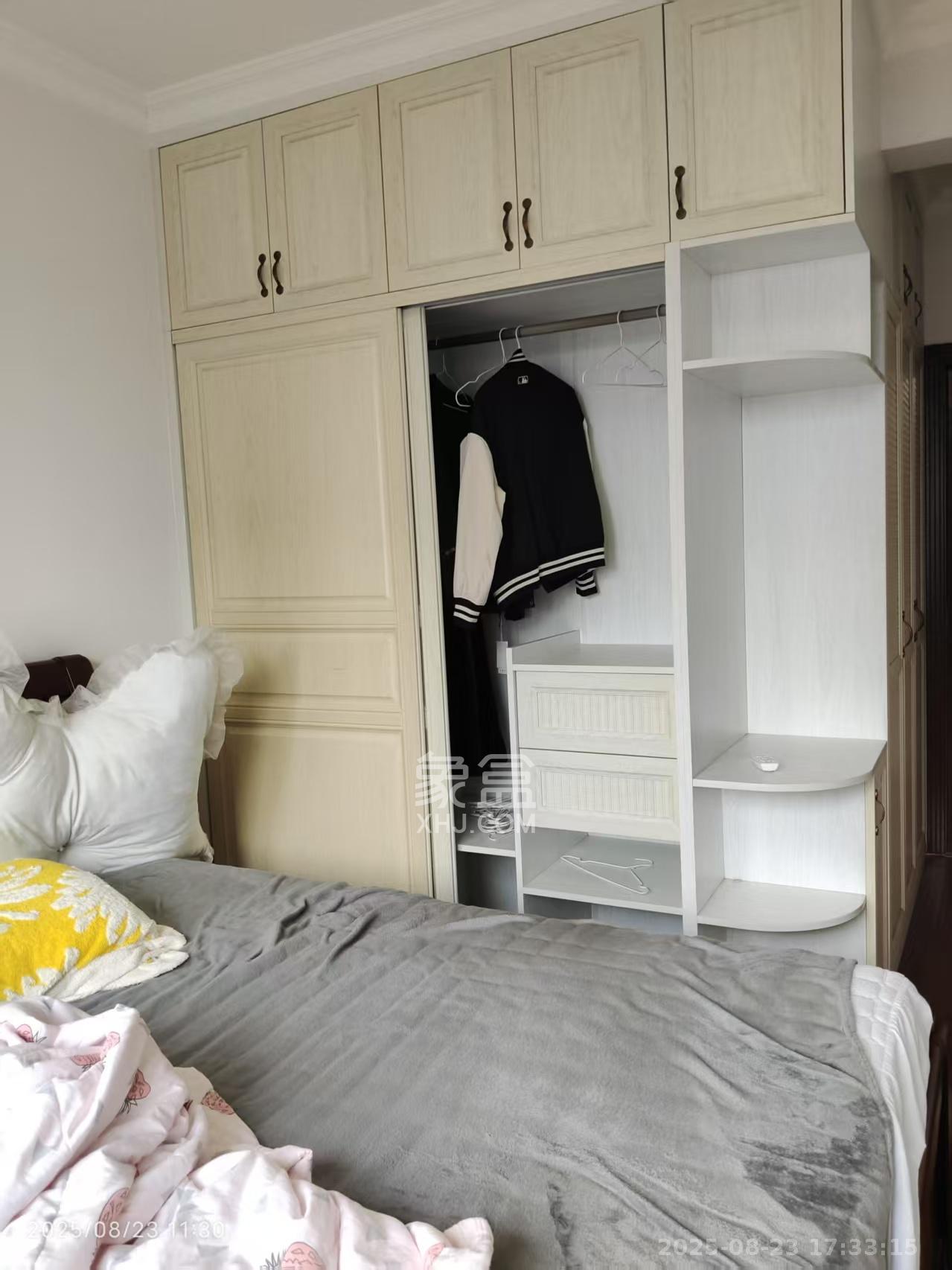 华润置地广场一期  3室2厅1卫    2200.0元/月 华润置地广场一期  3室2厅1卫    2200.0元/月