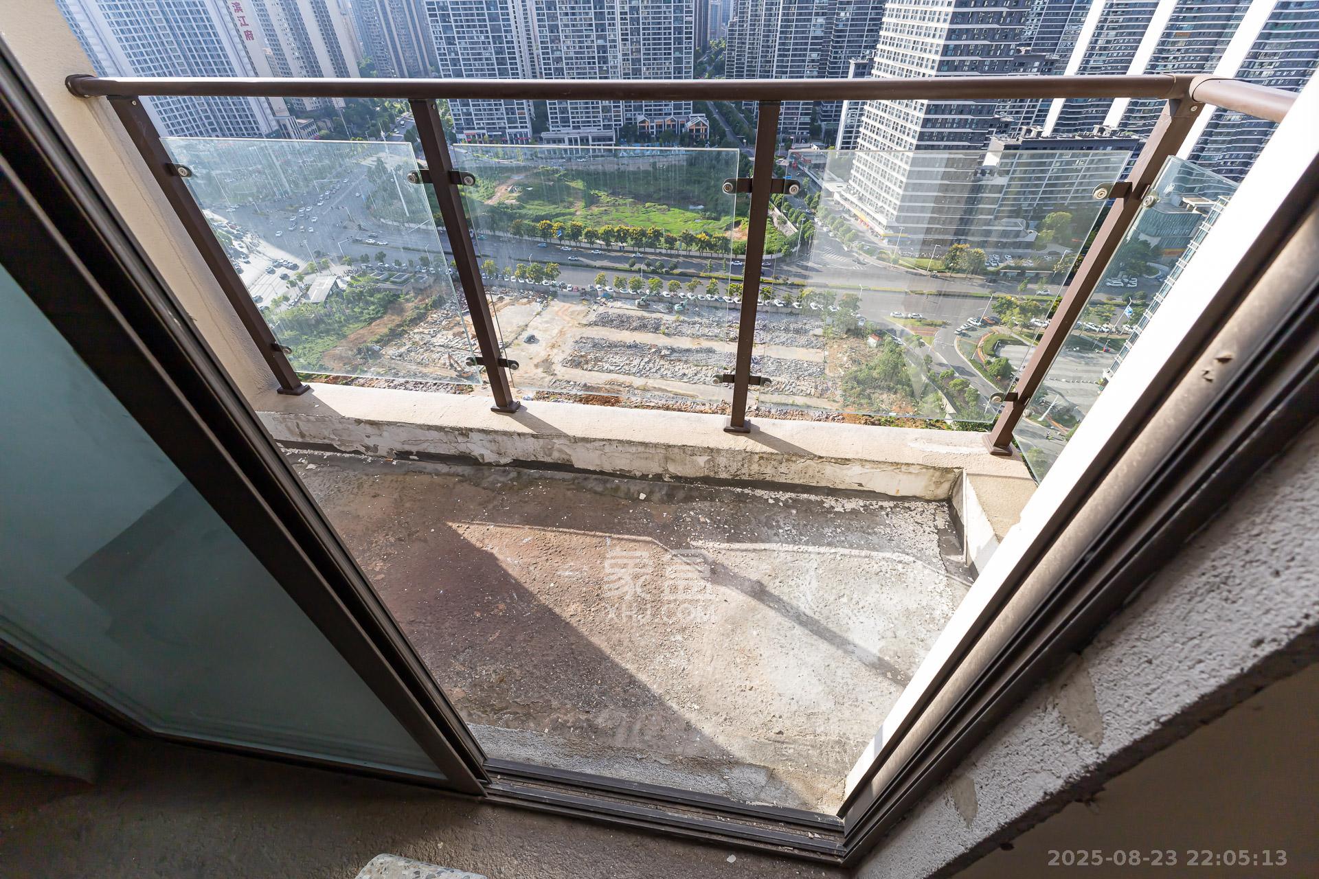 润和湘江天地C区 4室2厅2卫 206.0万 润和湘江天地C区 4室2厅2卫 206.0万阳台