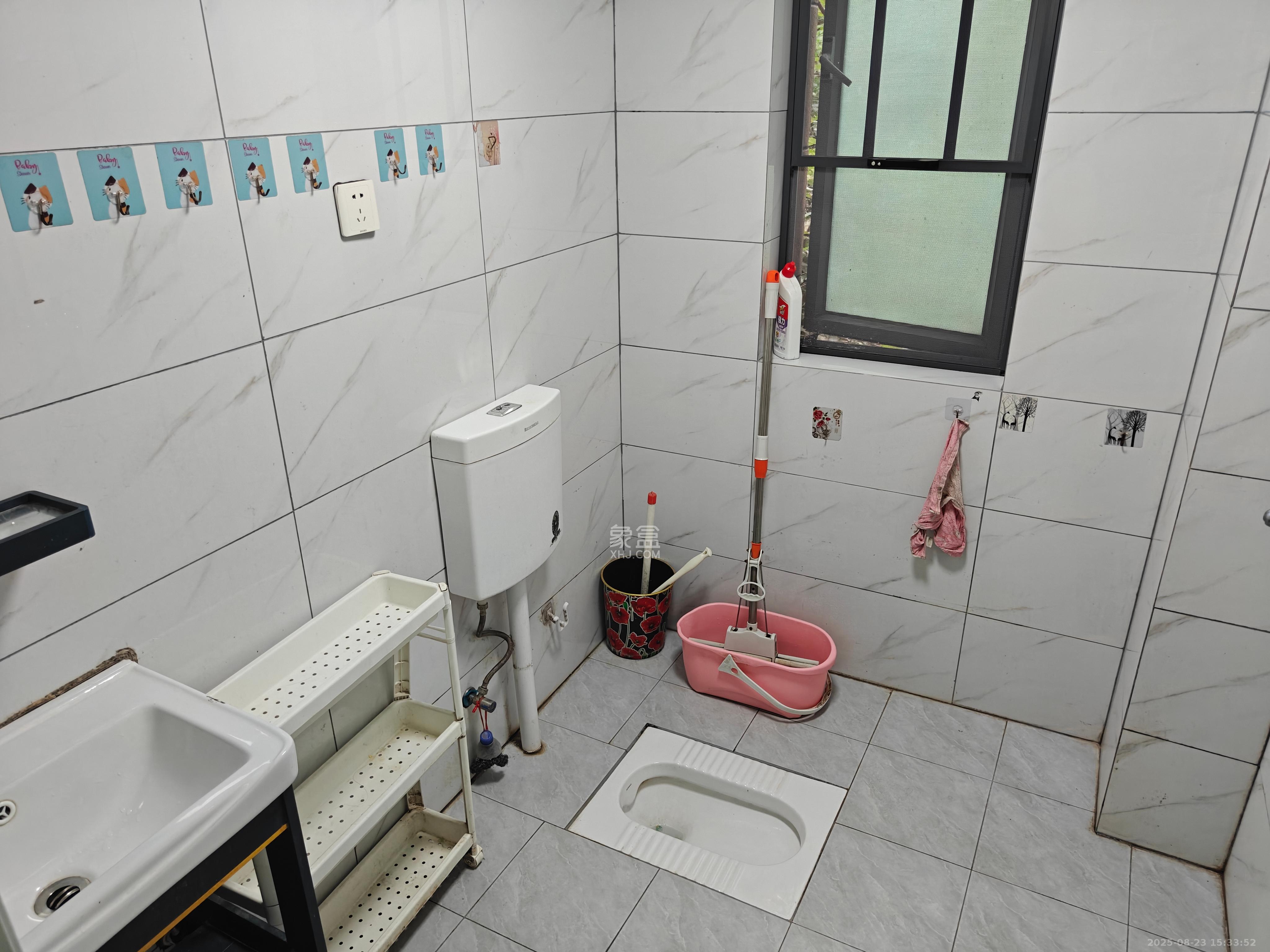 新城新世界一二三期  2室2厅1卫    2200.0元/月室内图