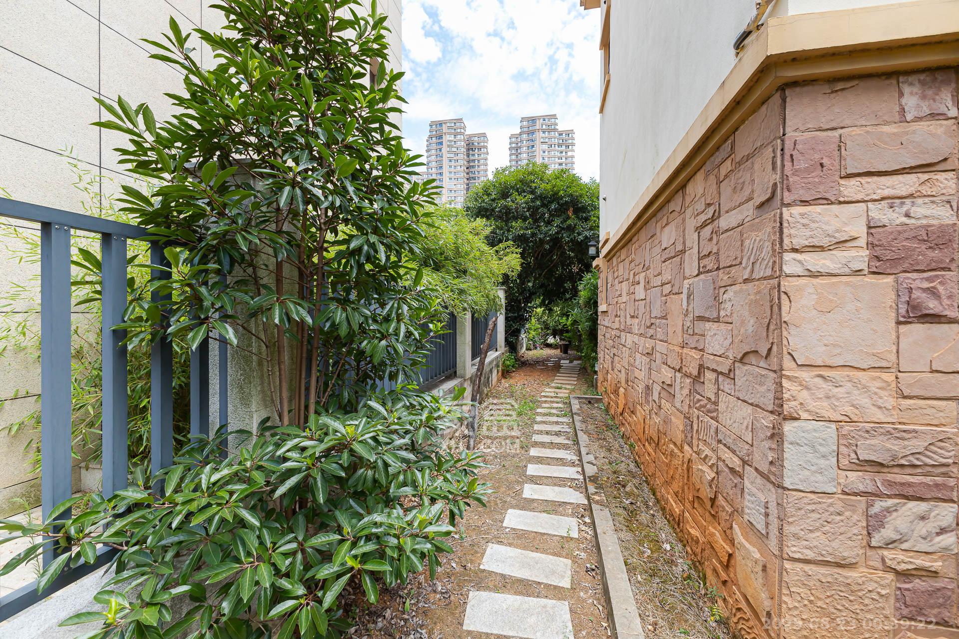 润和之悦(金泽园)  9室3厅4卫    760.0万 润和之悦(金泽园)  9室3厅4卫    760.0万其他