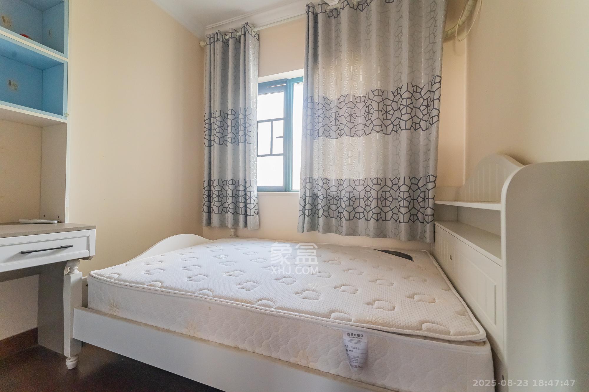 恒大翡翠华庭  3室2厅2卫    92.0万 恒大翡翠华庭  3室2厅2卫    92.0万卧室