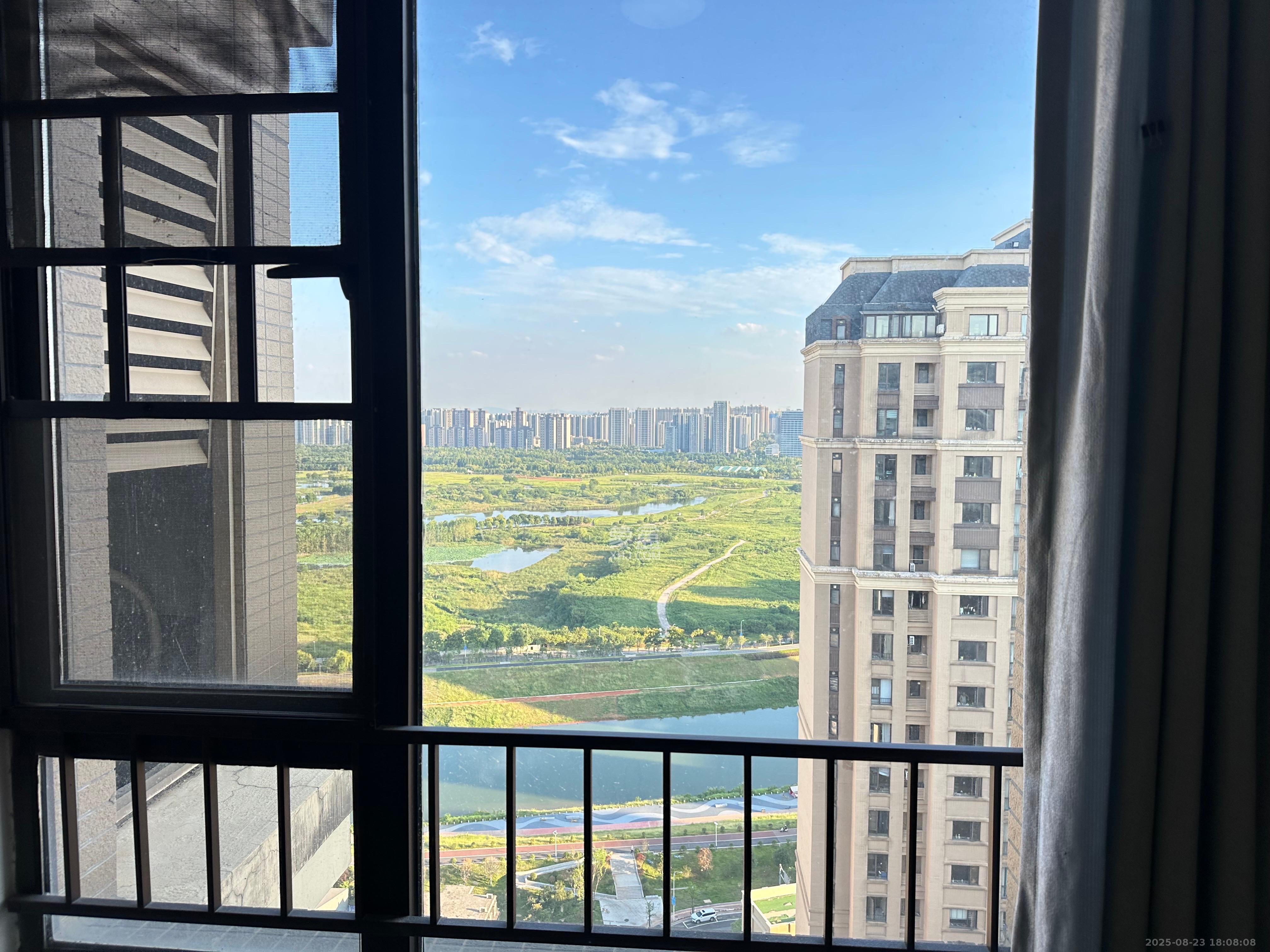 中海国际三期  3室2厅1卫    1800.0元/月 中海国际三期  3室2厅1卫    1800.0元/月室内图