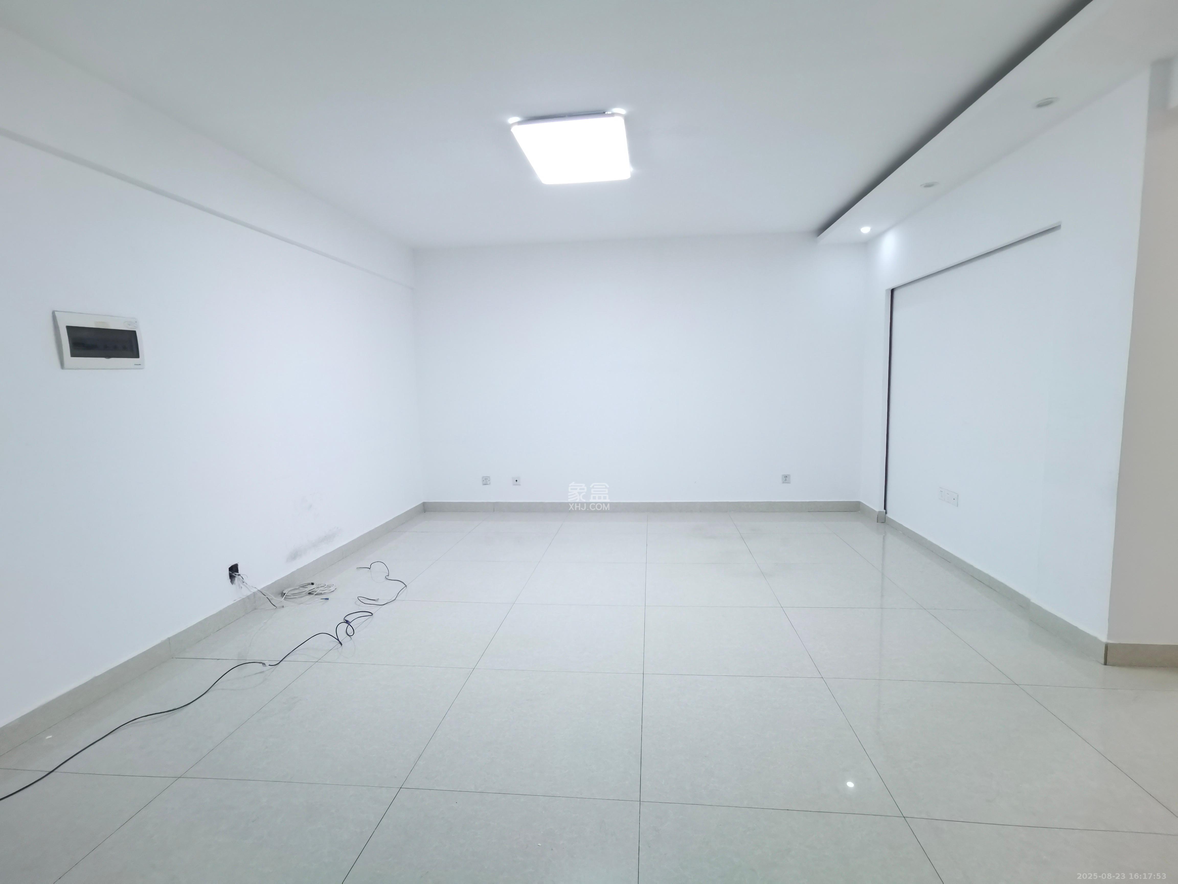 锦湘国际星城三期(锦绣苑) 2室2厅1卫 2200.0元/月 锦湘国际星城三期(锦绣苑) 2室2厅1卫 2200.0元/月室内图