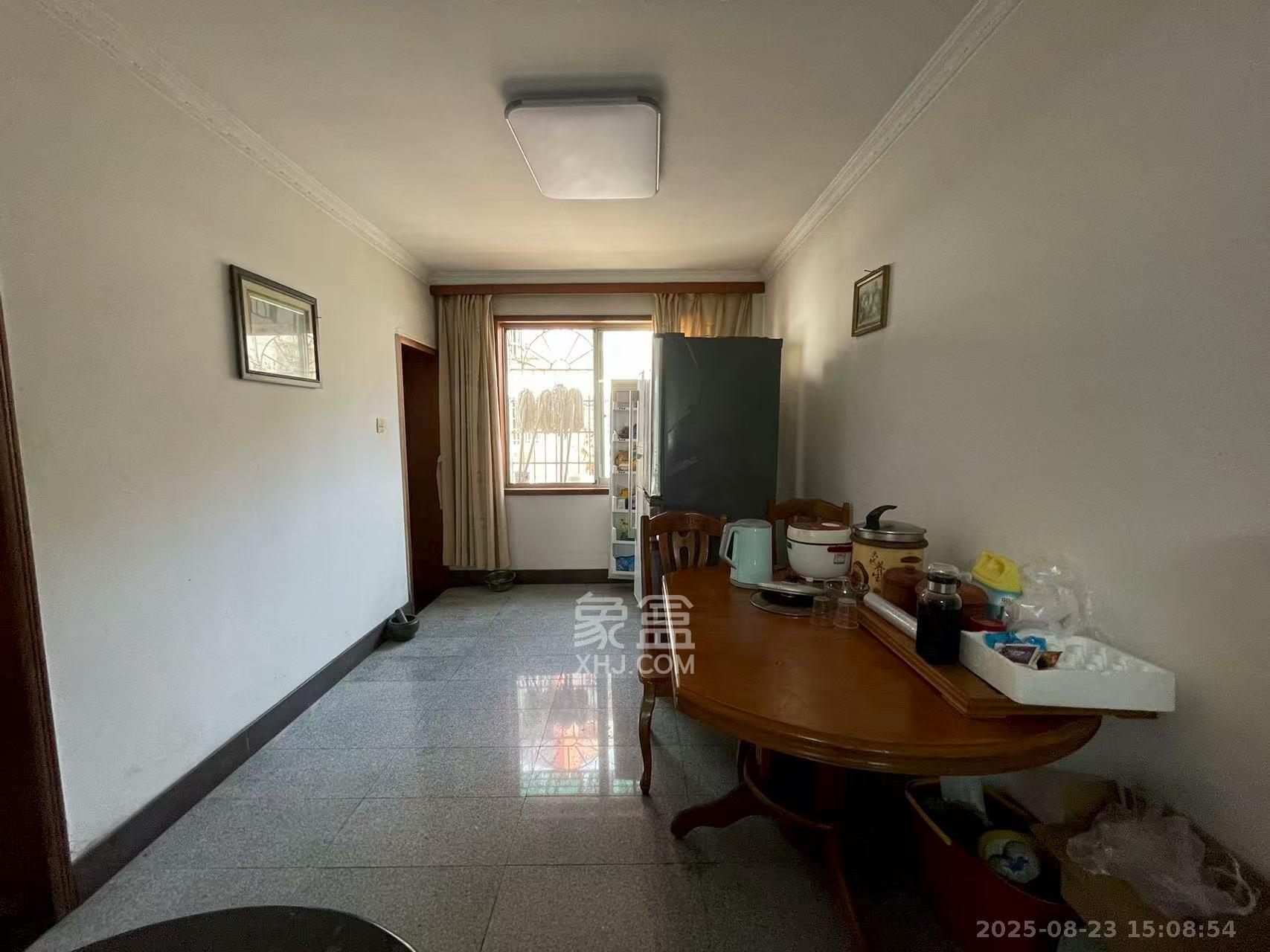 泰禹公馆  3室2厅2卫    1800.0元/月 泰禹公馆  3室2厅2卫    1800.0元/月