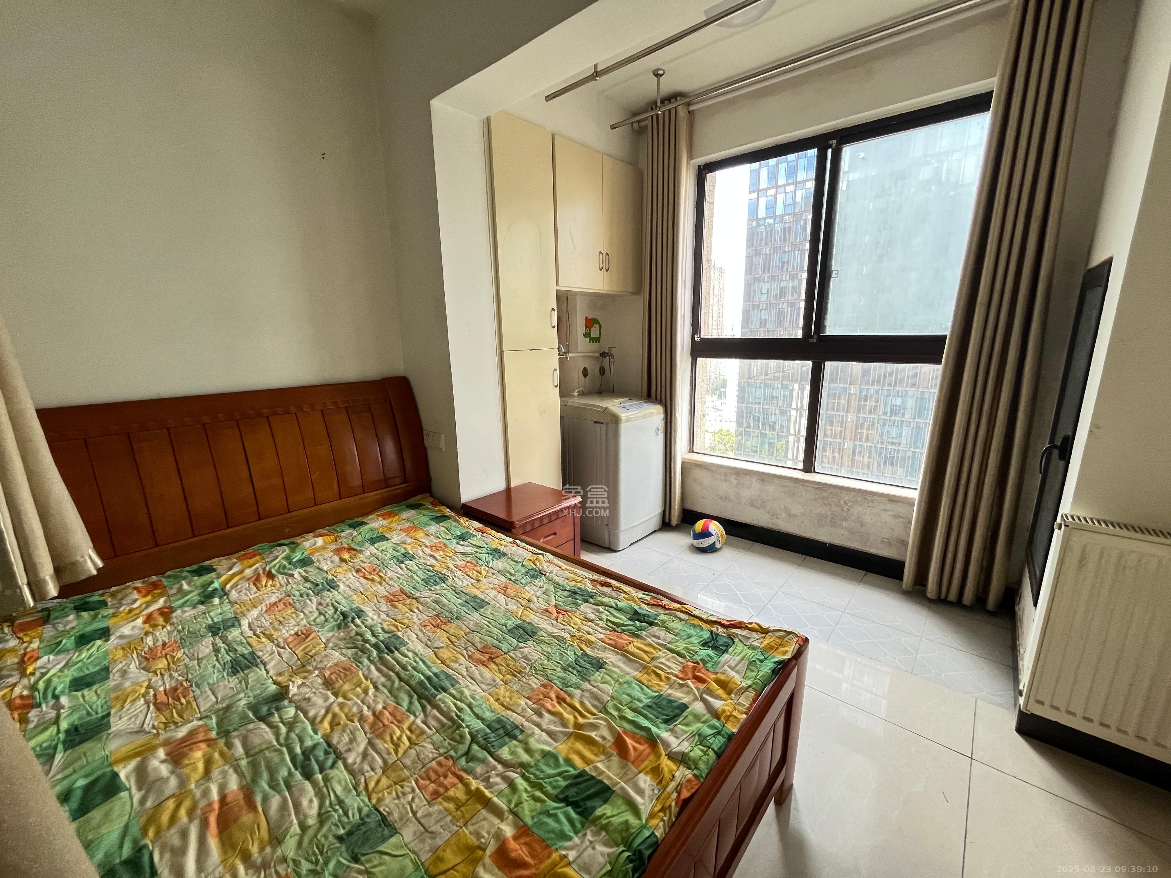 绿地中央广场  2室1厅1卫    2300.0元/月室内图