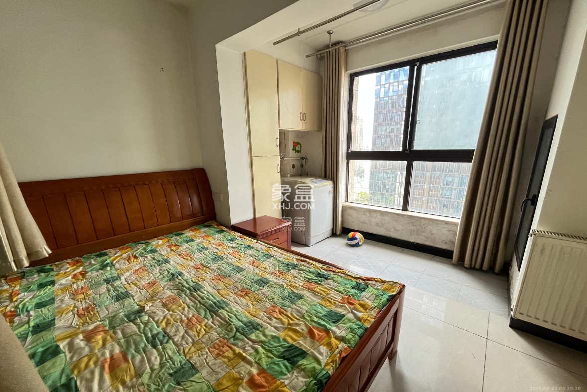 绿地中央广场 2室1厅1卫 2300.0元/月 绿地中央广场 2室1厅1卫 2300.0元/月室内图