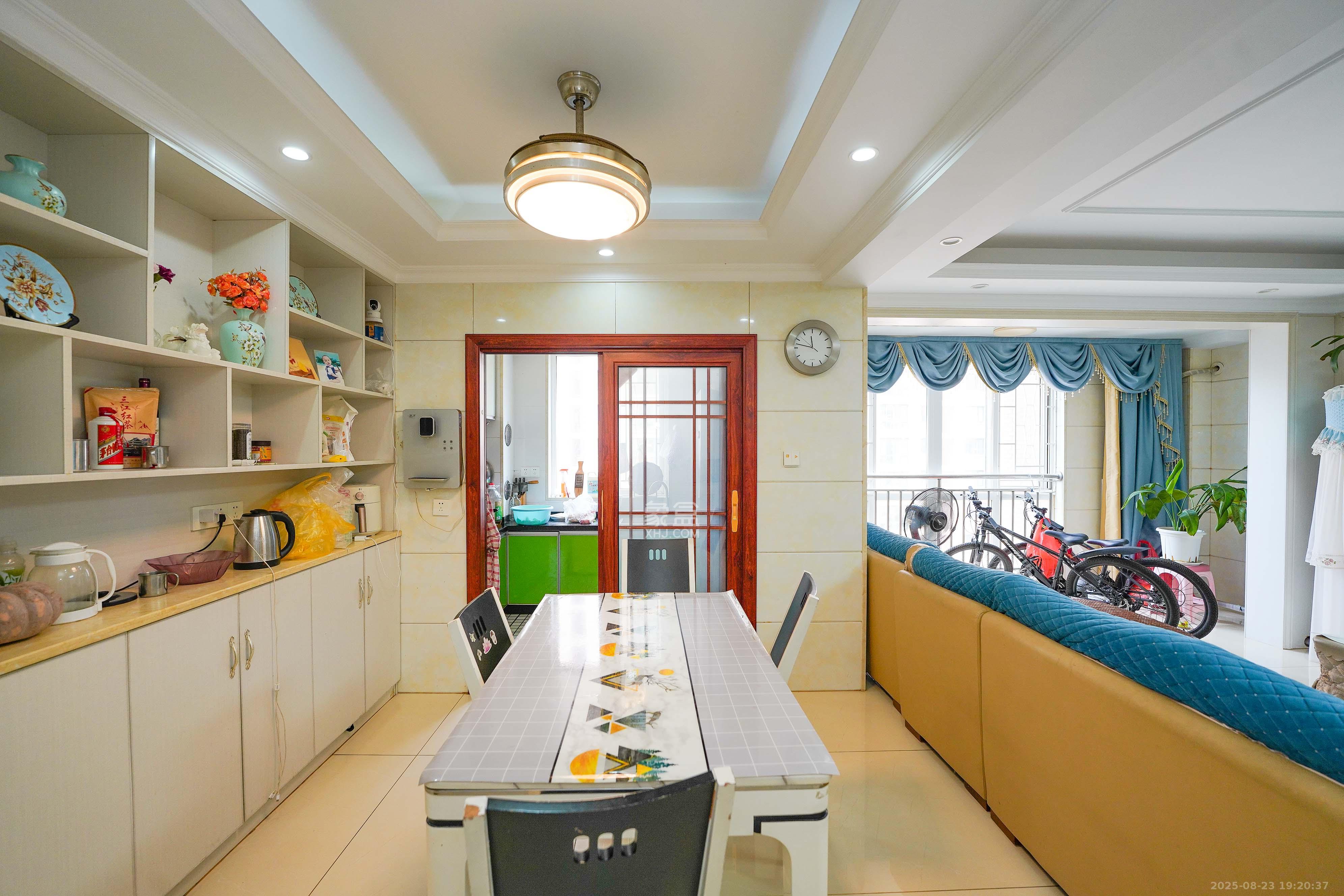 丽发新城 3室2厅2卫 85.0万 丽发新城 3室2厅2卫 85.0万客厅