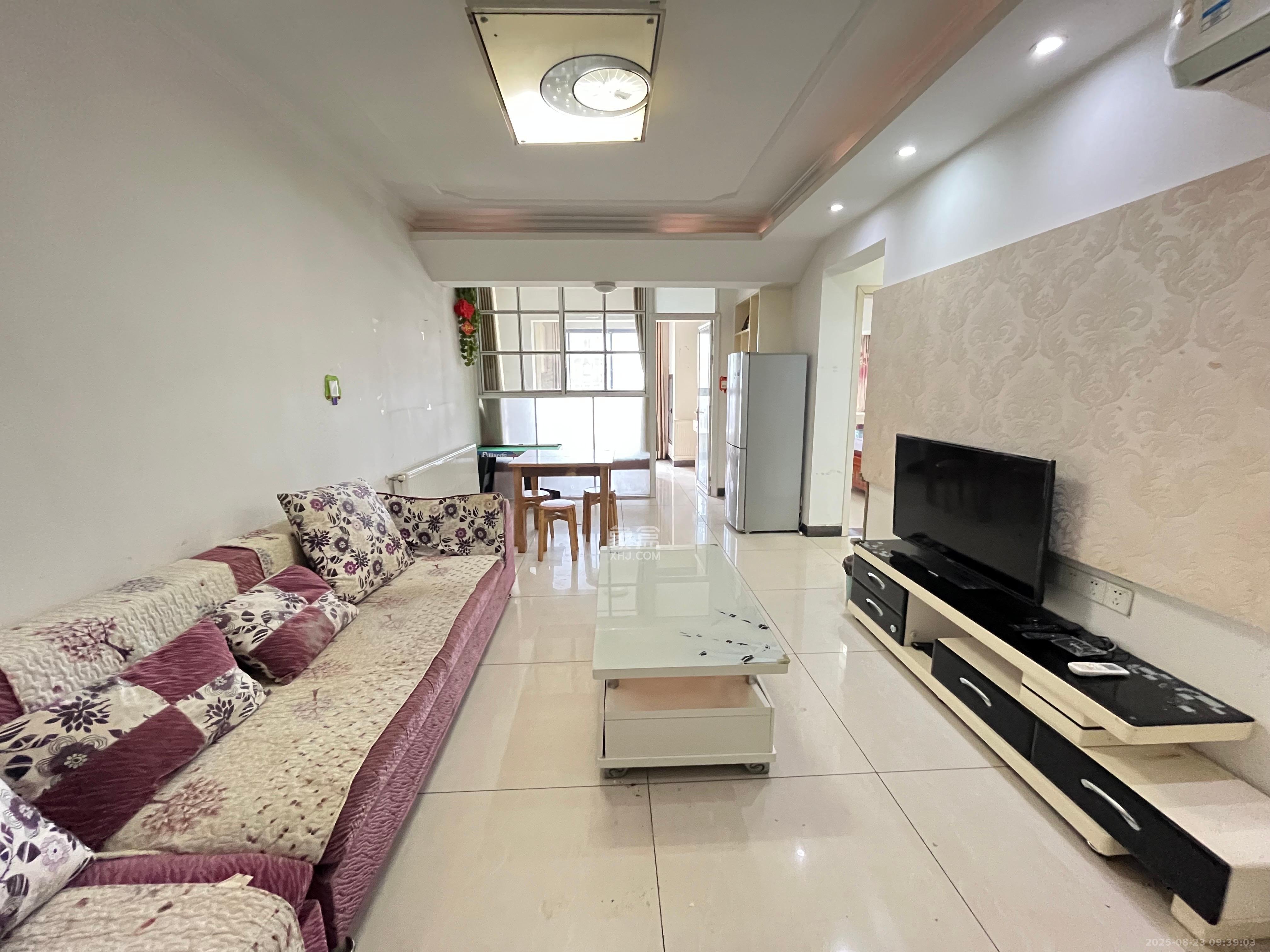 绿地中央广场  2室1厅1卫    2300.0元/月