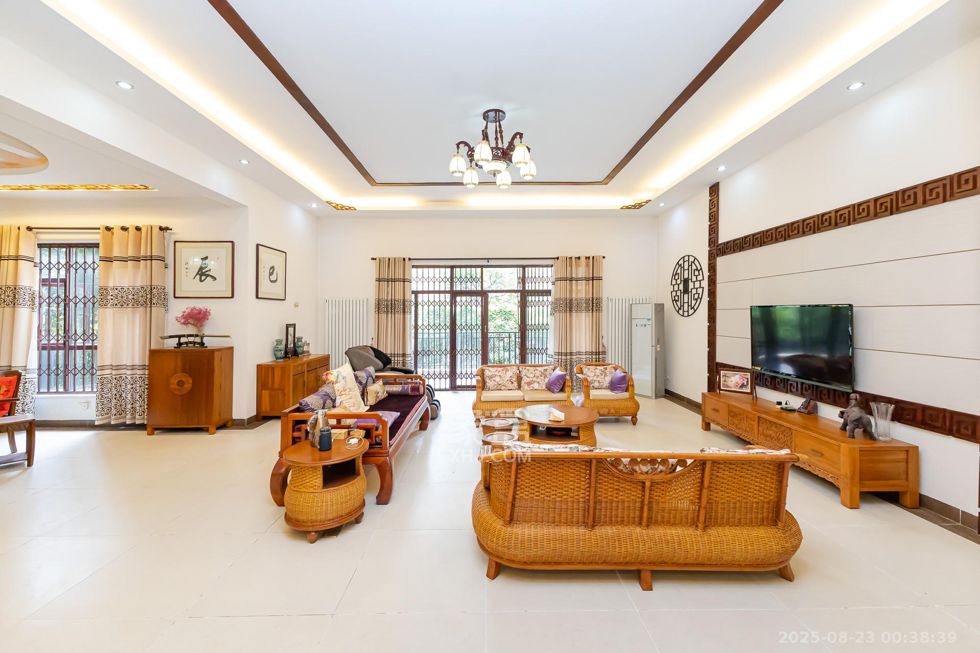 润和之悦(金泽园)  9室3厅4卫    760.0万 润和之悦(金泽园)  9室3厅4卫    760.0万客厅