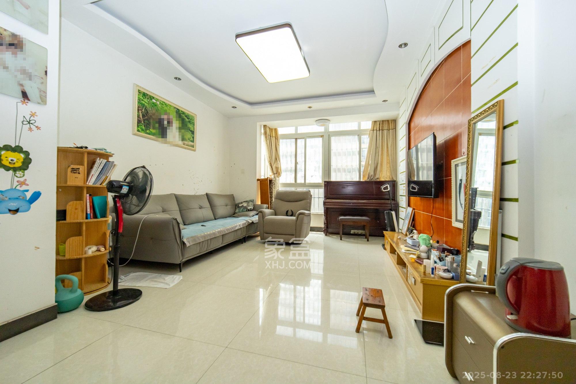 楚天世纪城东苑 2室2厅1卫 43.8万 楚天世纪城东苑 2室2厅1卫 43.8万客厅