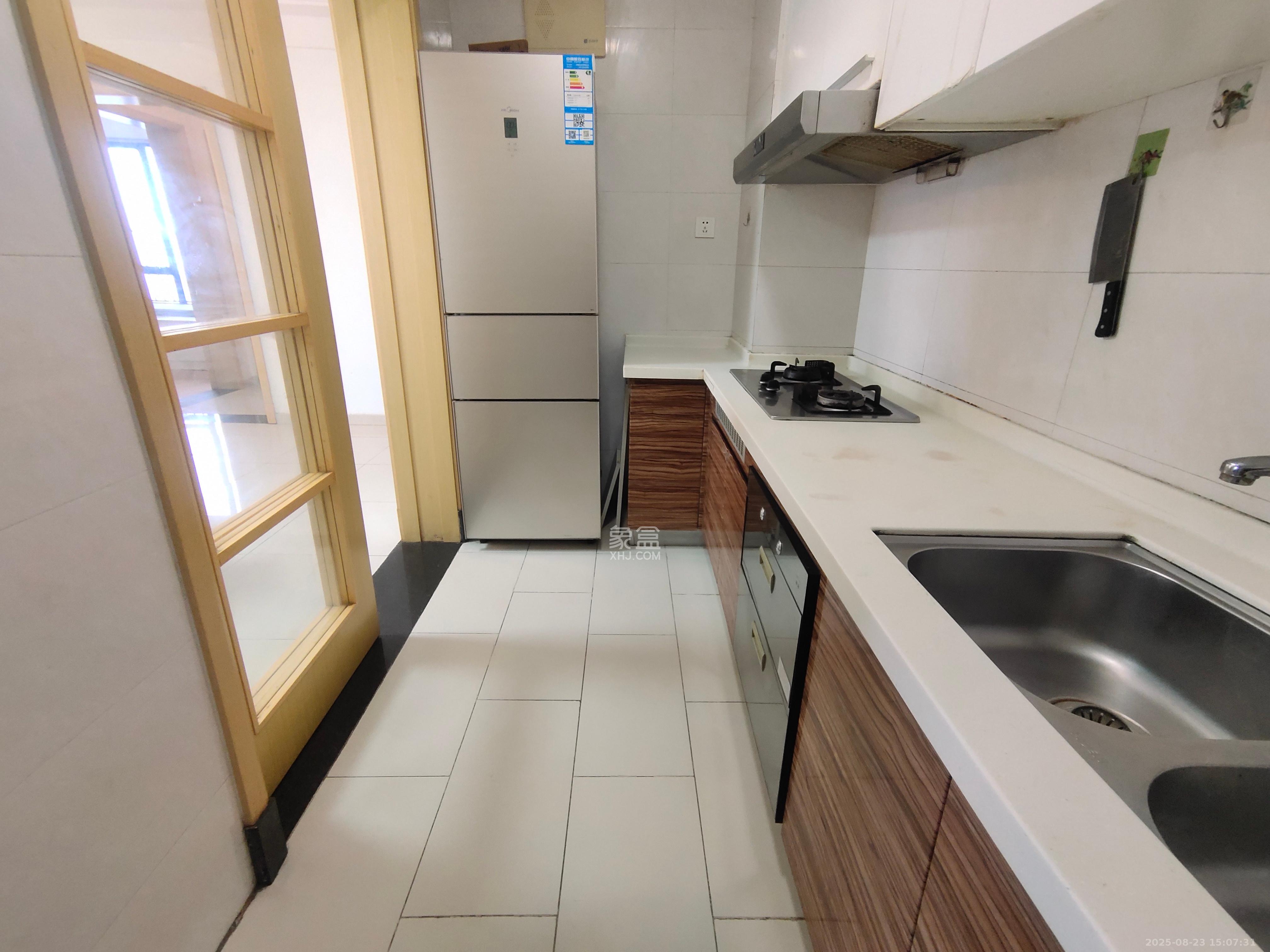 中海国际四期  3室2厅1卫    2000.0元/月 中海国际四期  3室2厅1卫    2000.0元/月室内图