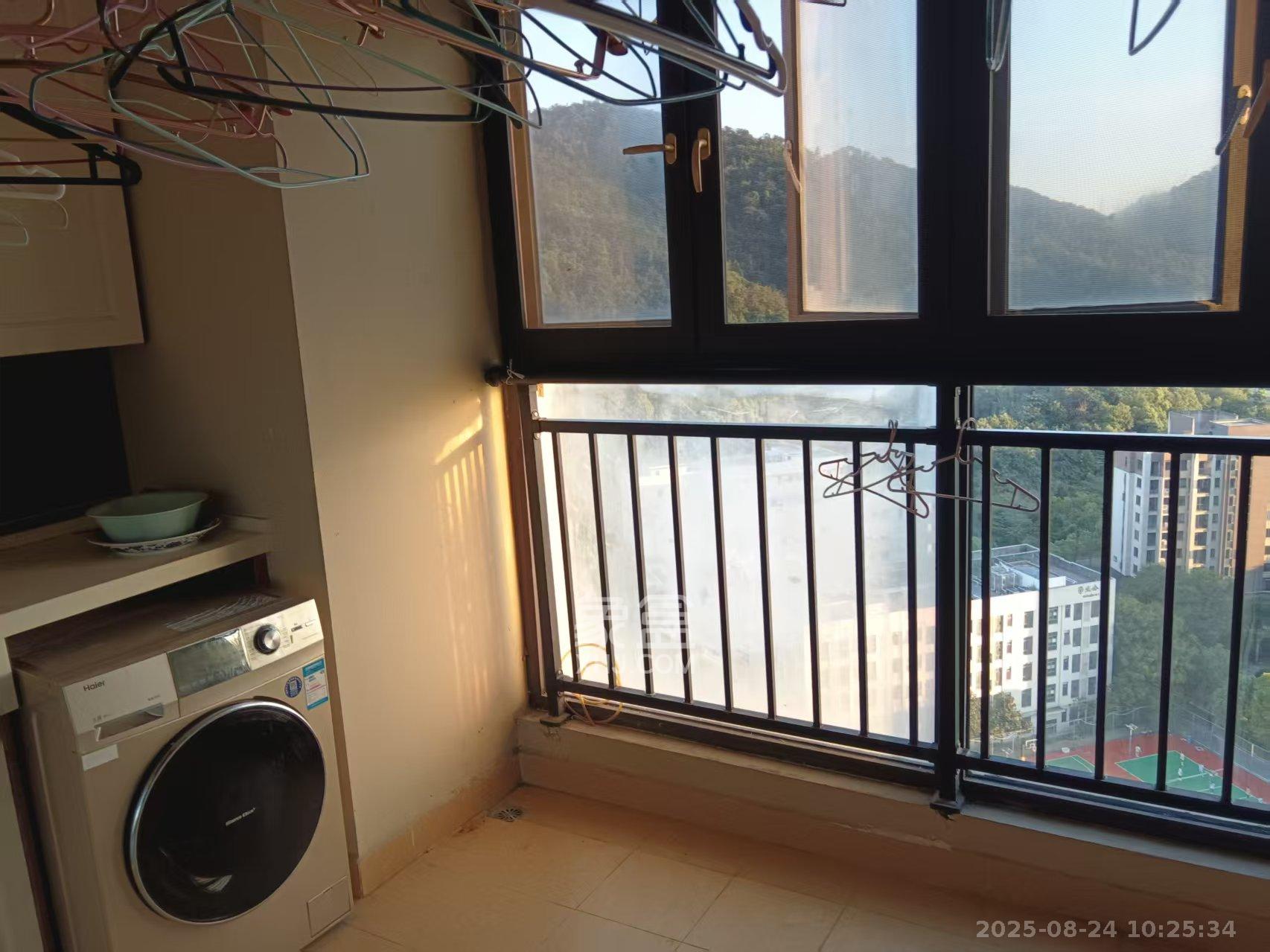 万科里梅溪郡  3室2厅1卫    3000.0元/月室内图