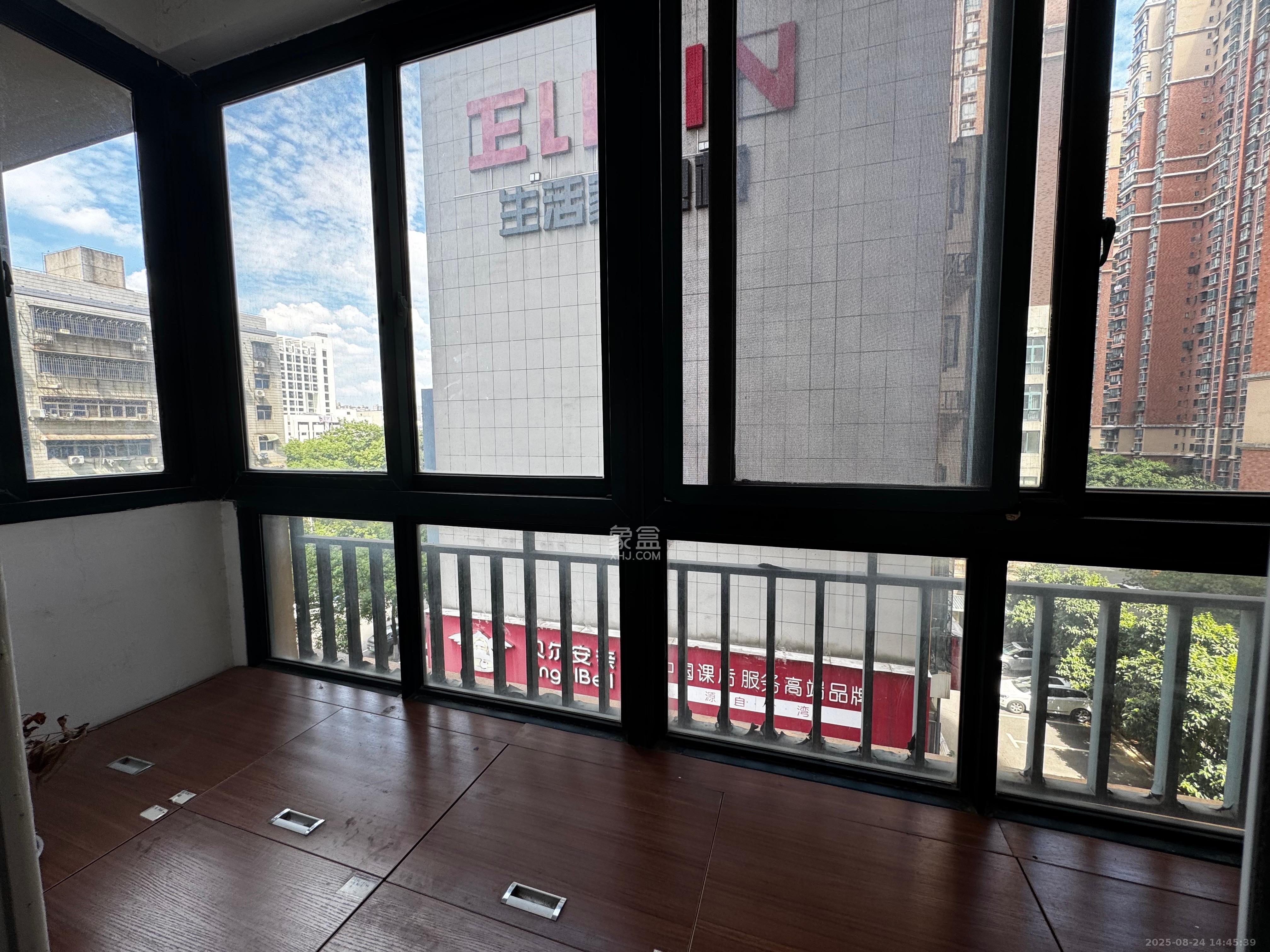 东玺门 3室2厅2卫 2600.0元/月 东玺门 3室2厅2卫 2600.0元/月室内图