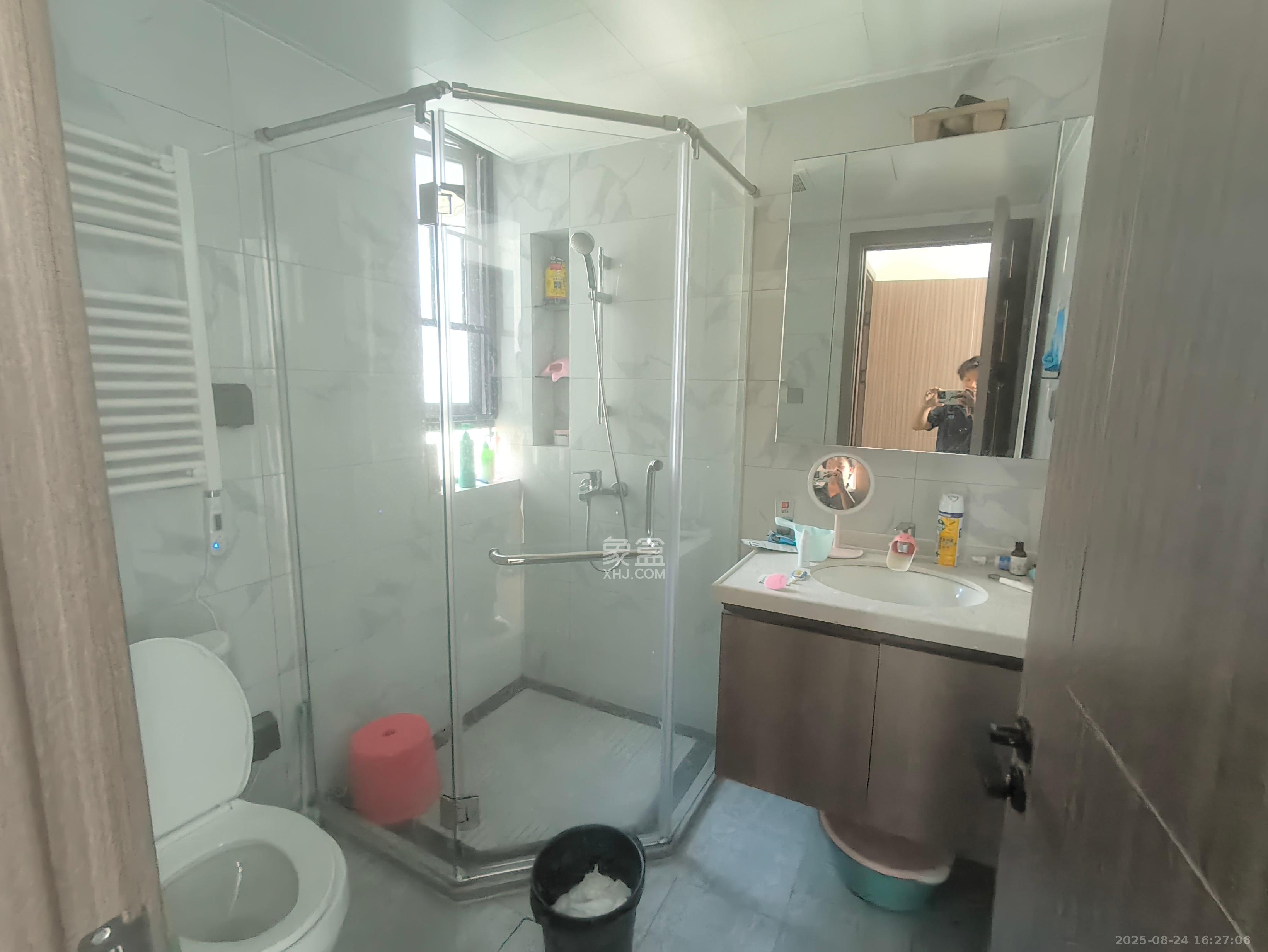 绿地V岛 4室1厅2卫 6000.0元/月 绿地V岛 4室1厅2卫 6000.0元/月室内图