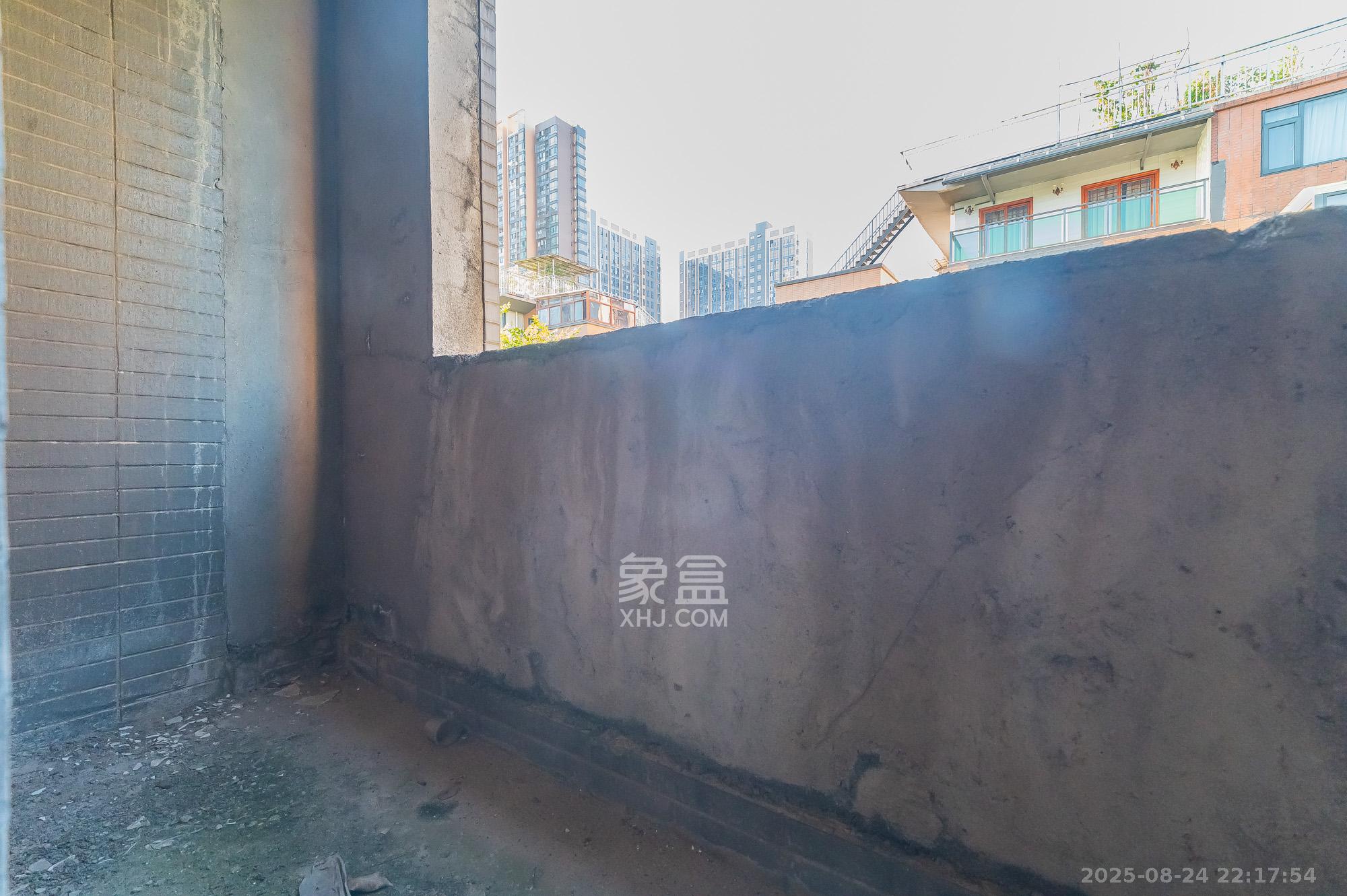 海伦春天 8室3厅5卫 258.0万 海伦春天 8室3厅5卫 258.0万厨房