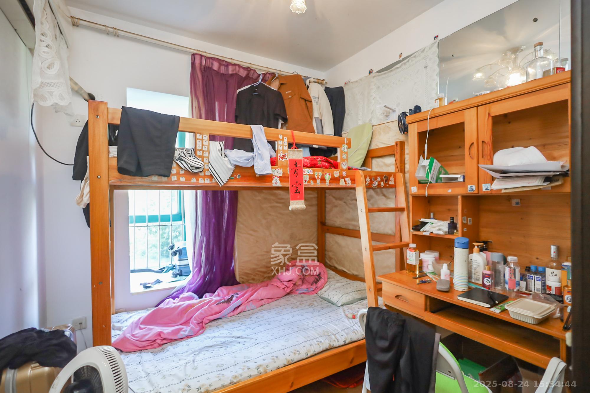 景秀江山  3室2厅2卫    110.0万 景秀江山  3室2厅2卫    110.0万卧室