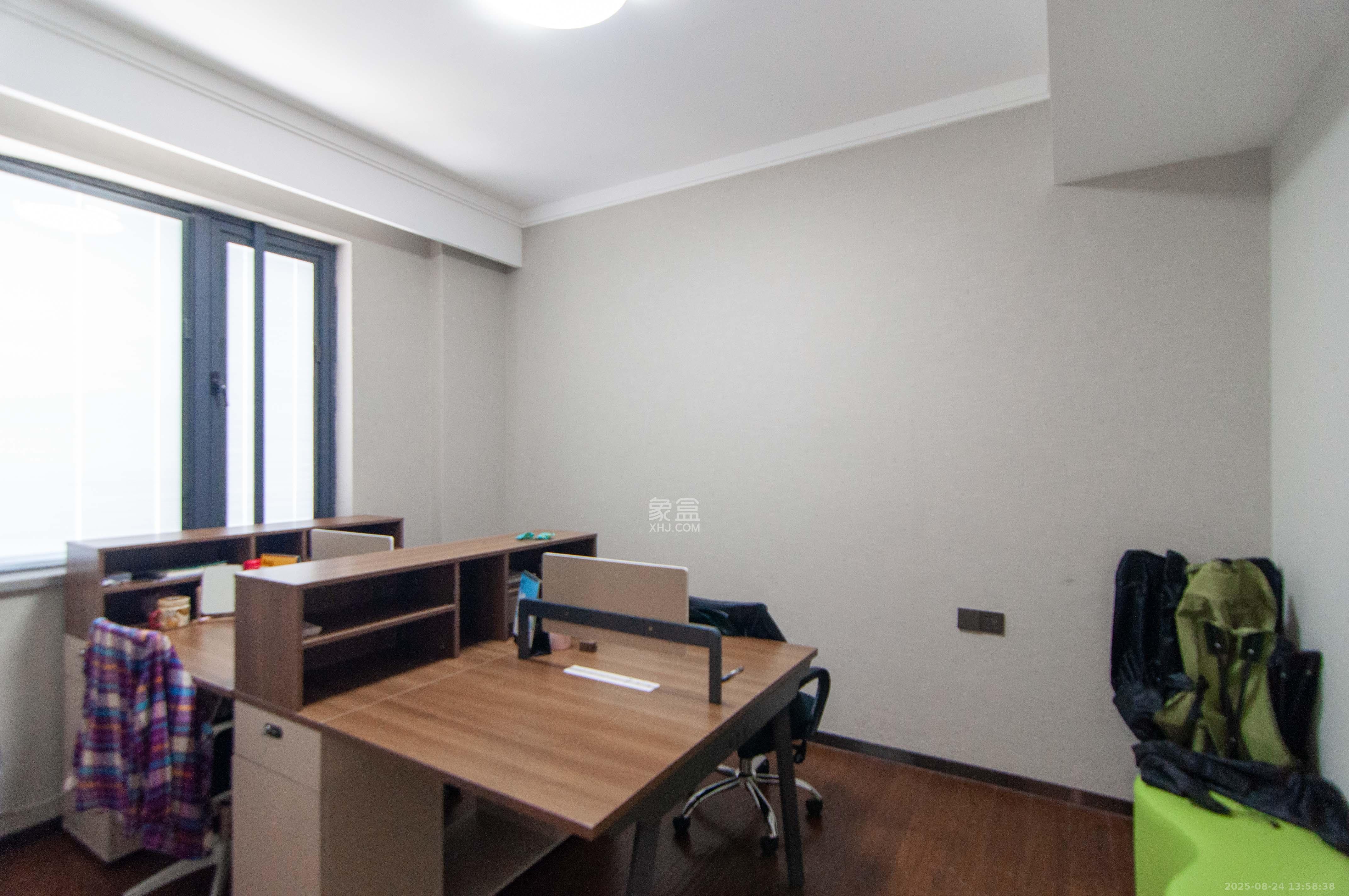 旭辉都会山  4室2厅3卫    328.0万其他