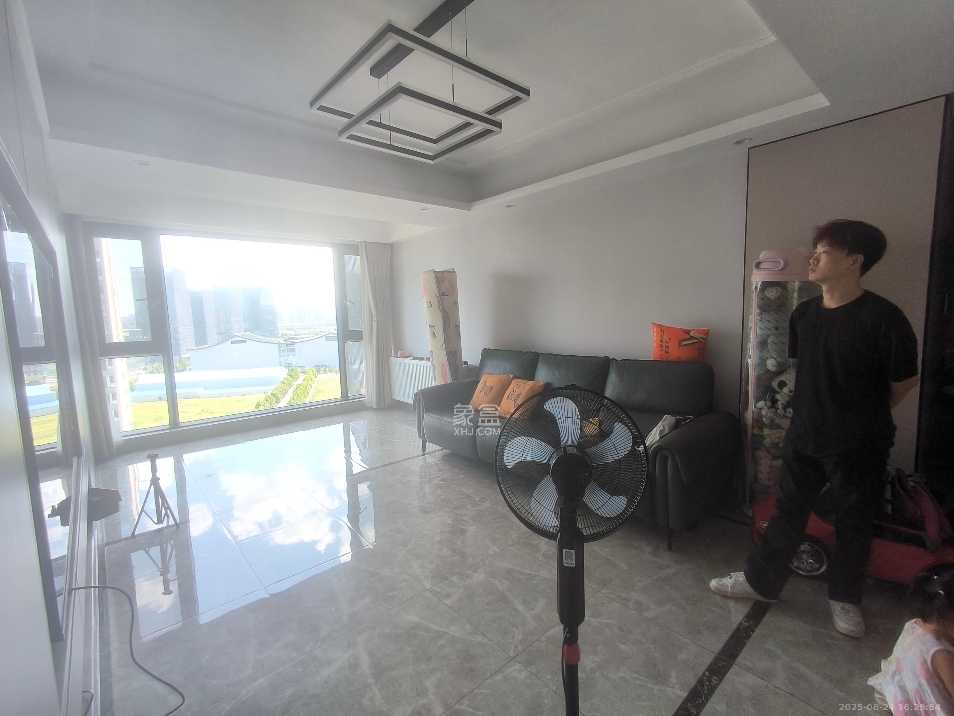 绿地V岛 4室1厅2卫 6000.0元/月 绿地V岛 4室1厅2卫 6000.0元/月室内图