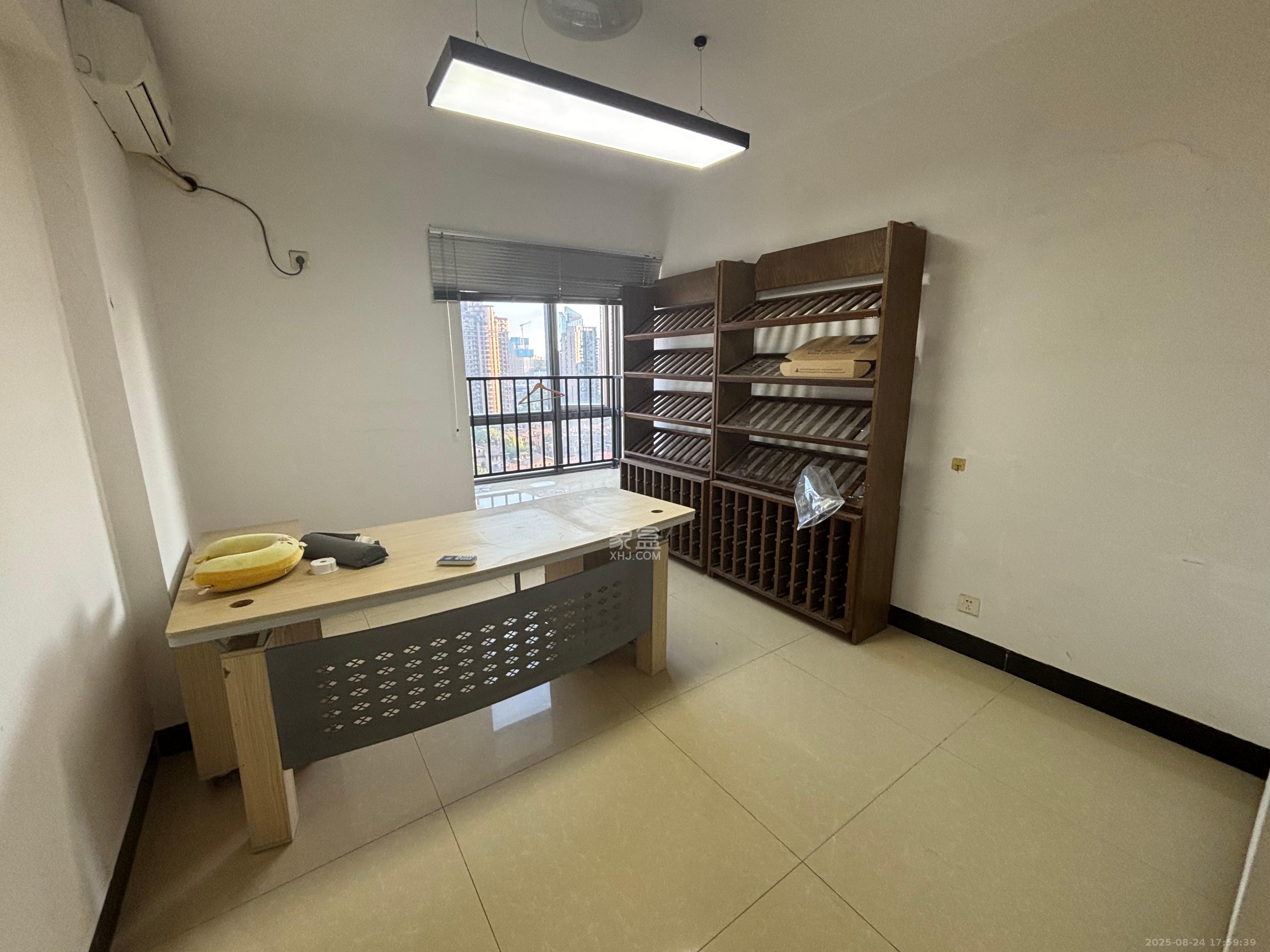 融科檀香山(融科紫檀、香山国际) 2室2厅1卫 2400.0元/月 融科檀香山(融科紫檀、香山国际) 2室2厅1卫 2400.0元/月室内图