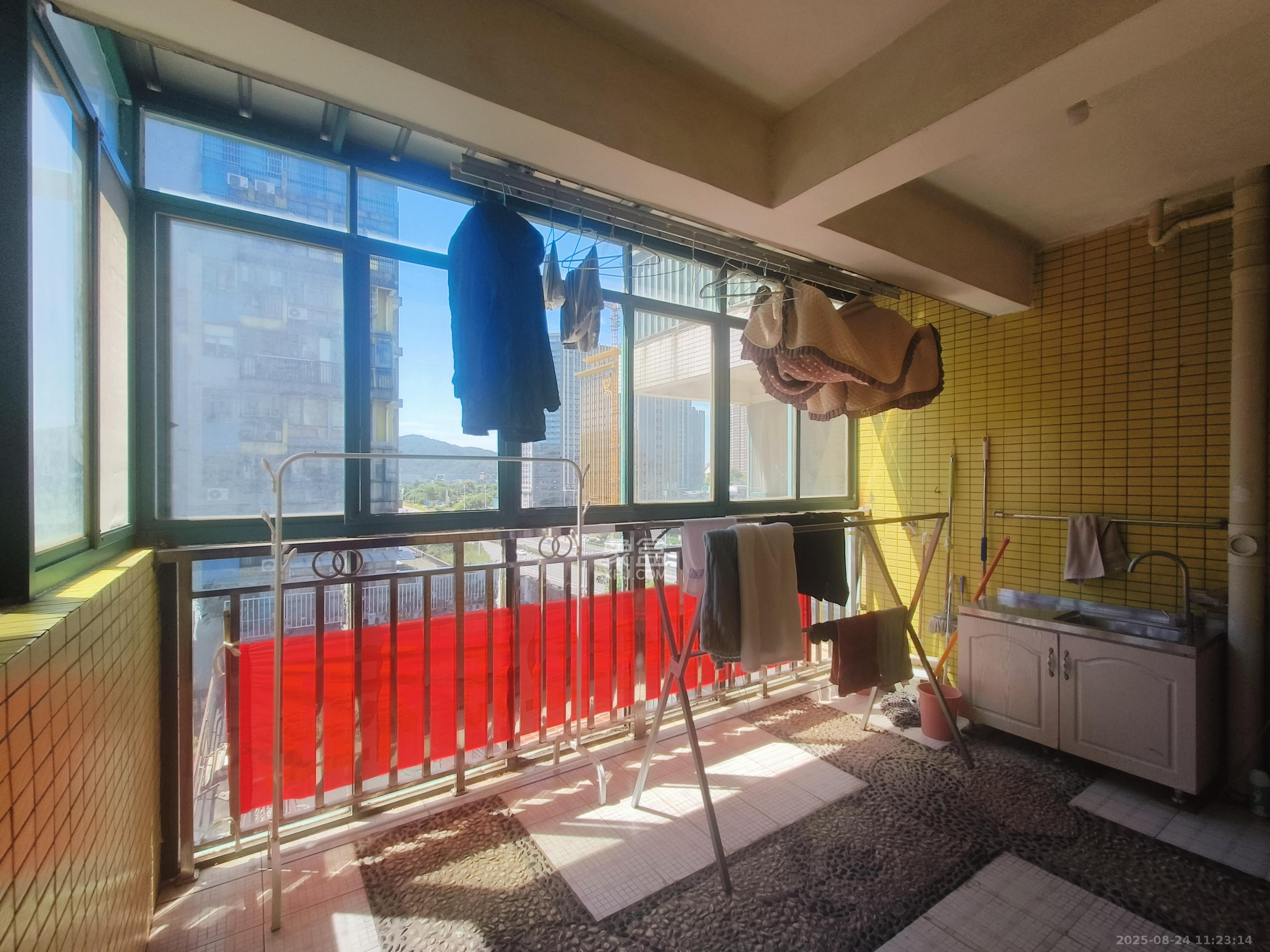 望兴景园一期  3室2厅1卫    2600.0元/月 望兴景园一期  3室2厅1卫    2600.0元/月室内图