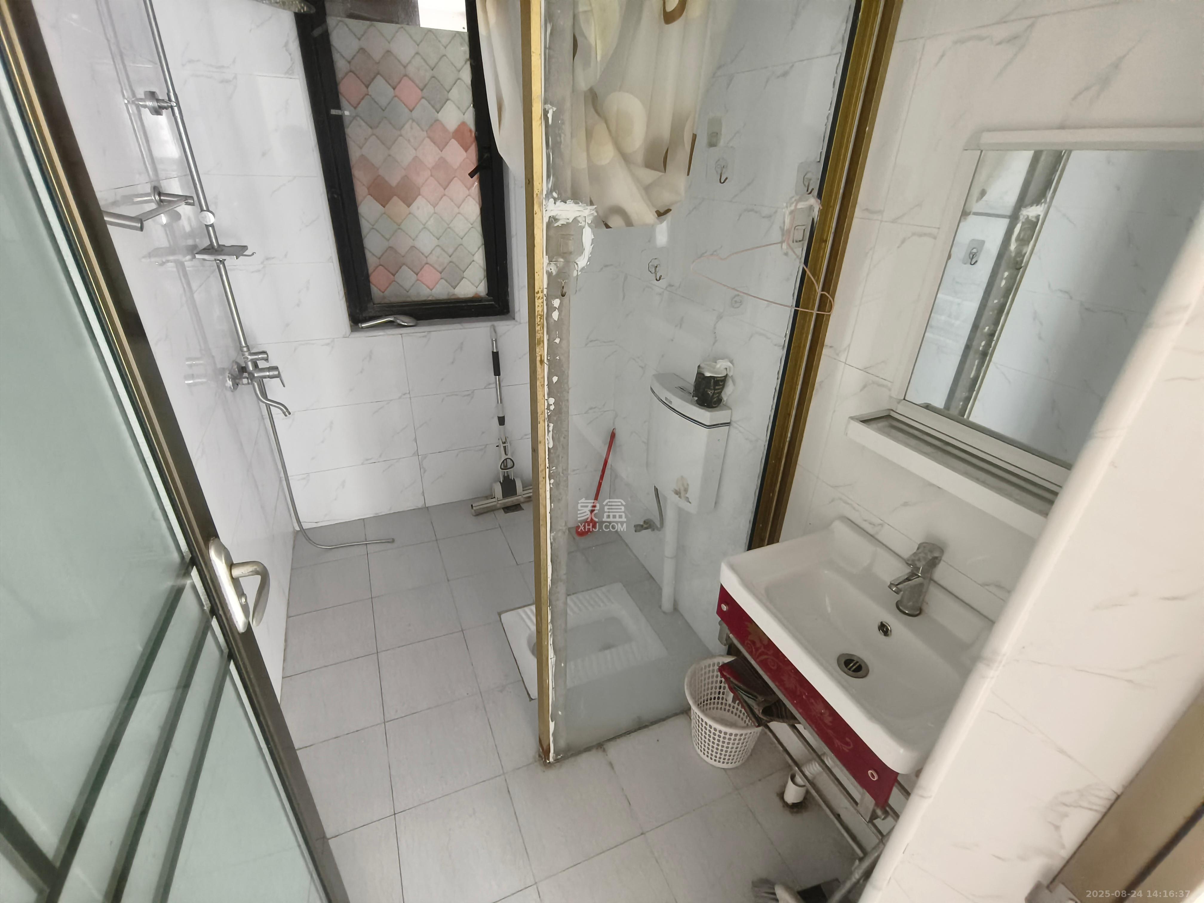 勤诚达境界城  4室2厅2卫   2400.00元/月室内图