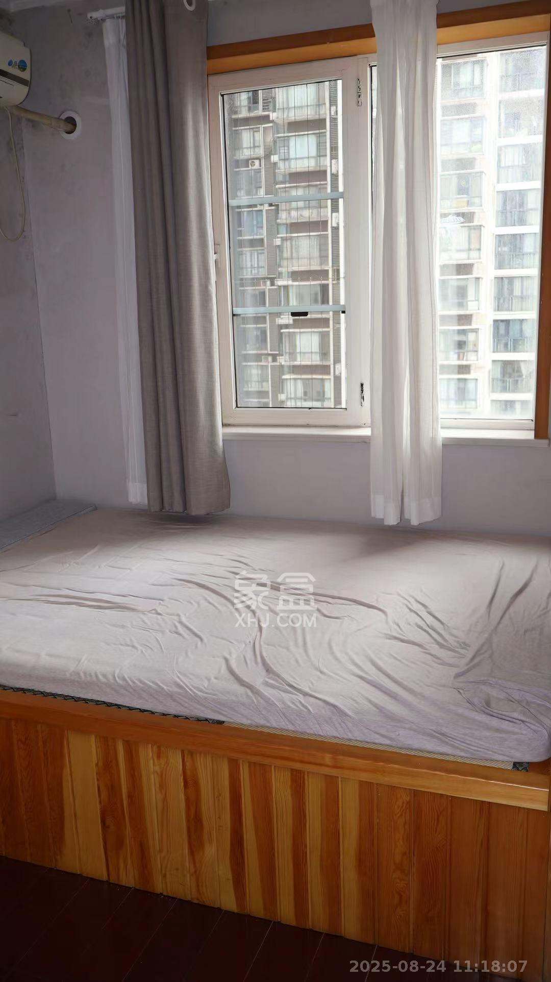 三万英尺  4室2厅2卫    5000.0元/月室内图